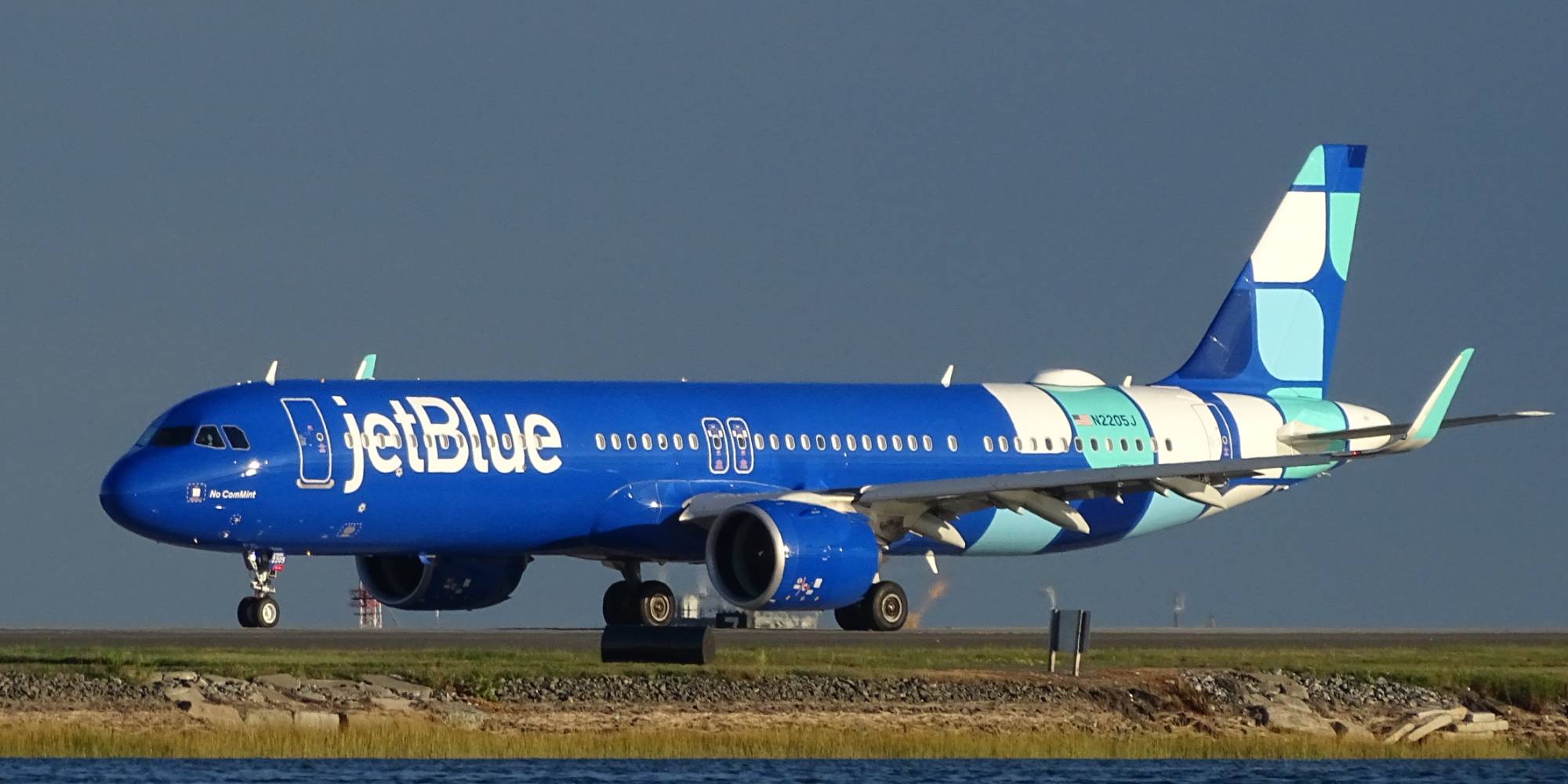 JetBlue N2205J at KBOS by DuckOnABike