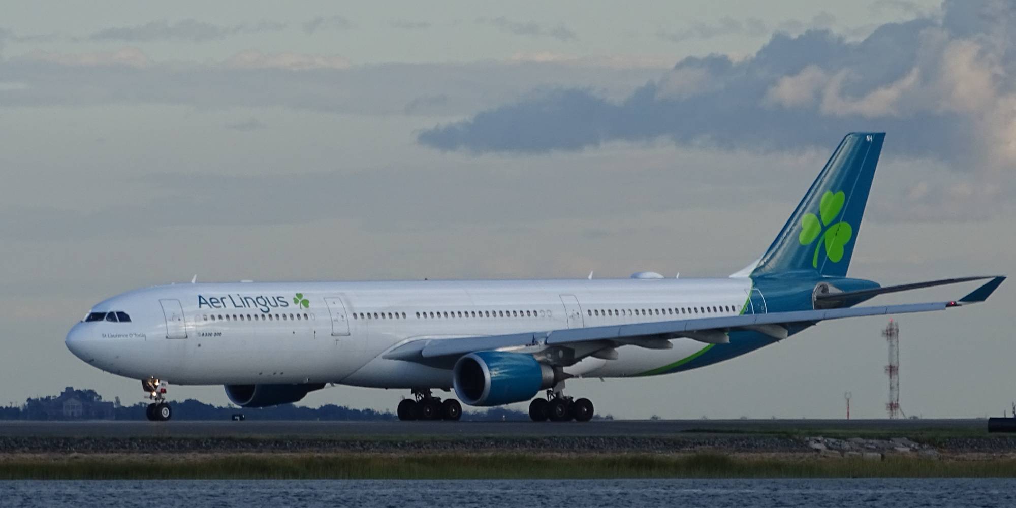 Aer Lingus EI-FNH at KBOS by DuckOnABike