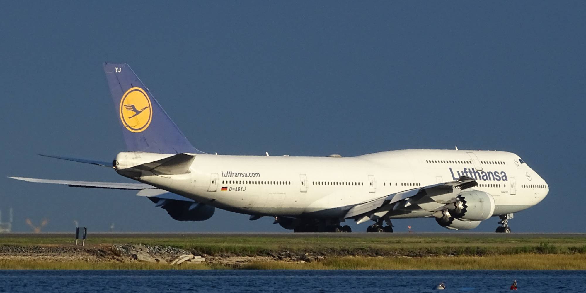 Lufthansa D-ABYJ at KBOS by DuckOnABike