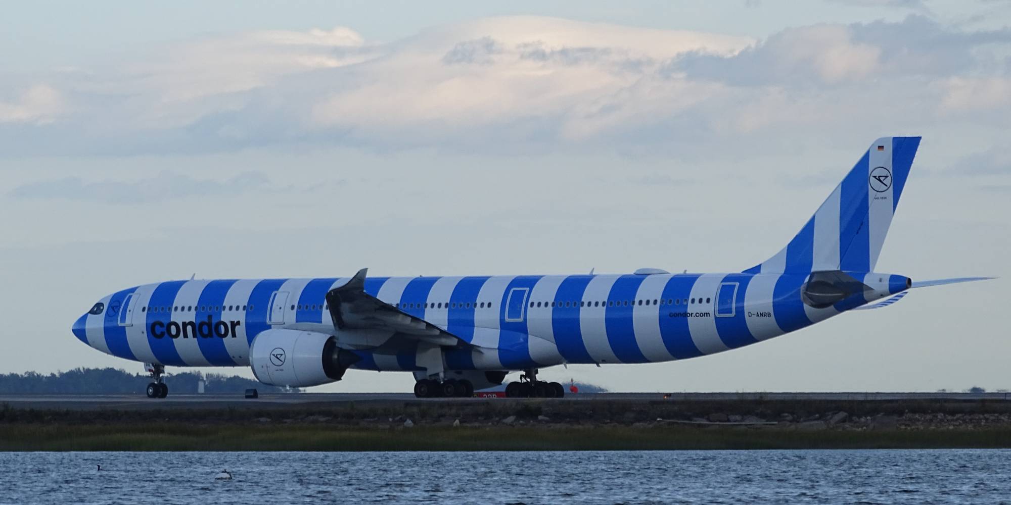 Condor D-ANRB at KBOS by DuckOnABike