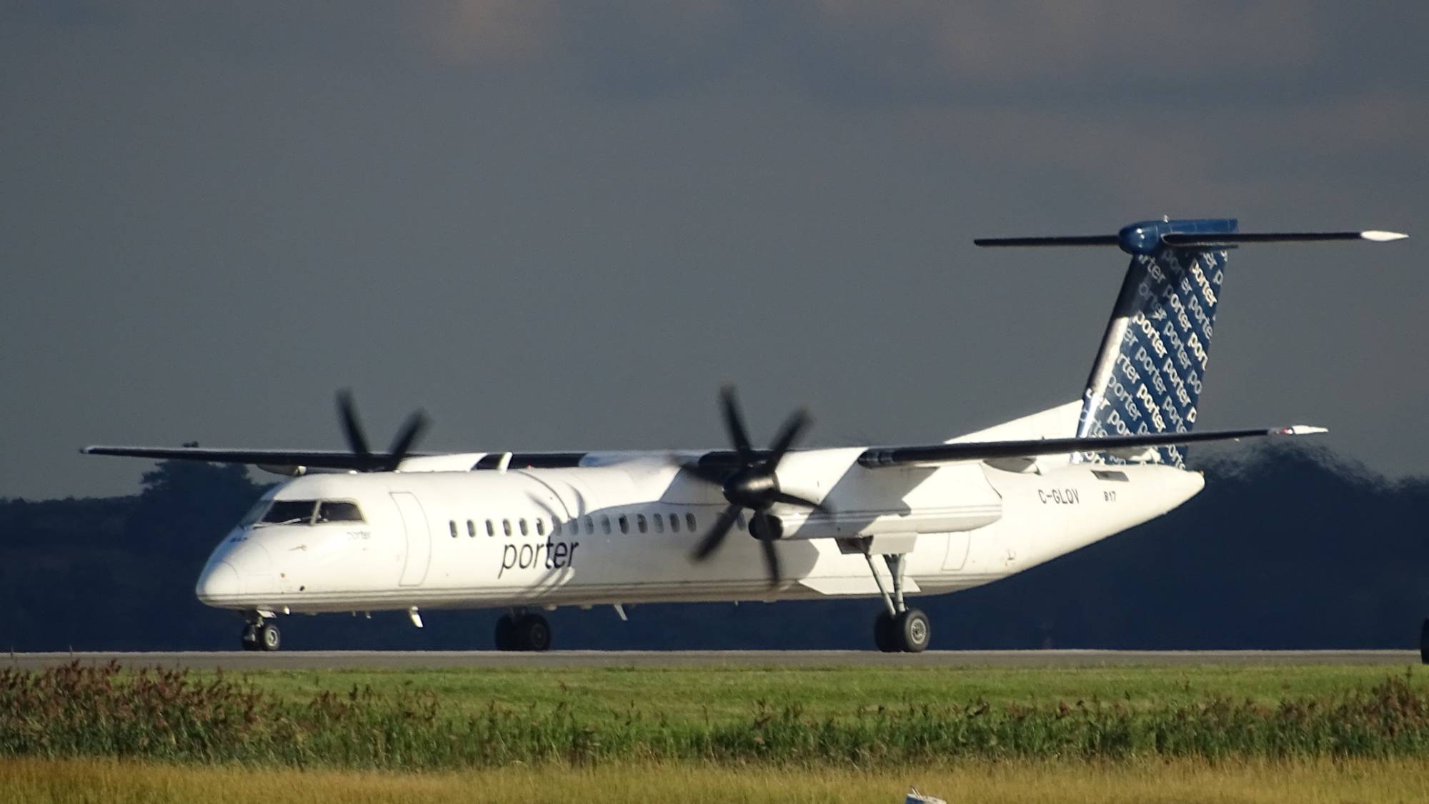 Porter Airlines C-GLQV at KBOS by DuckOnABike