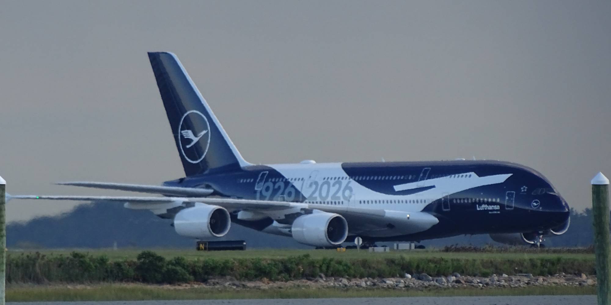 Lufthansa D-AIMH at KBOS by DuckOnABike