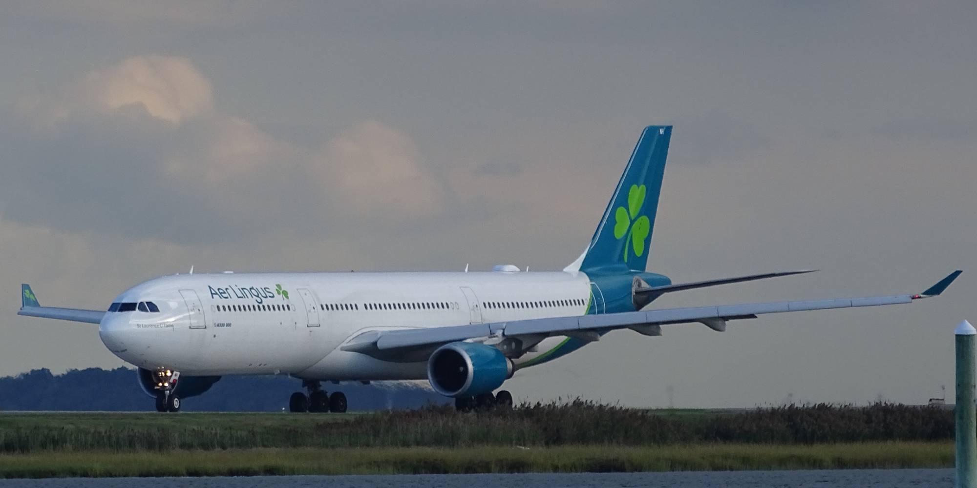 Aer Lingus EI-FNH at KBOS by DuckOnABike