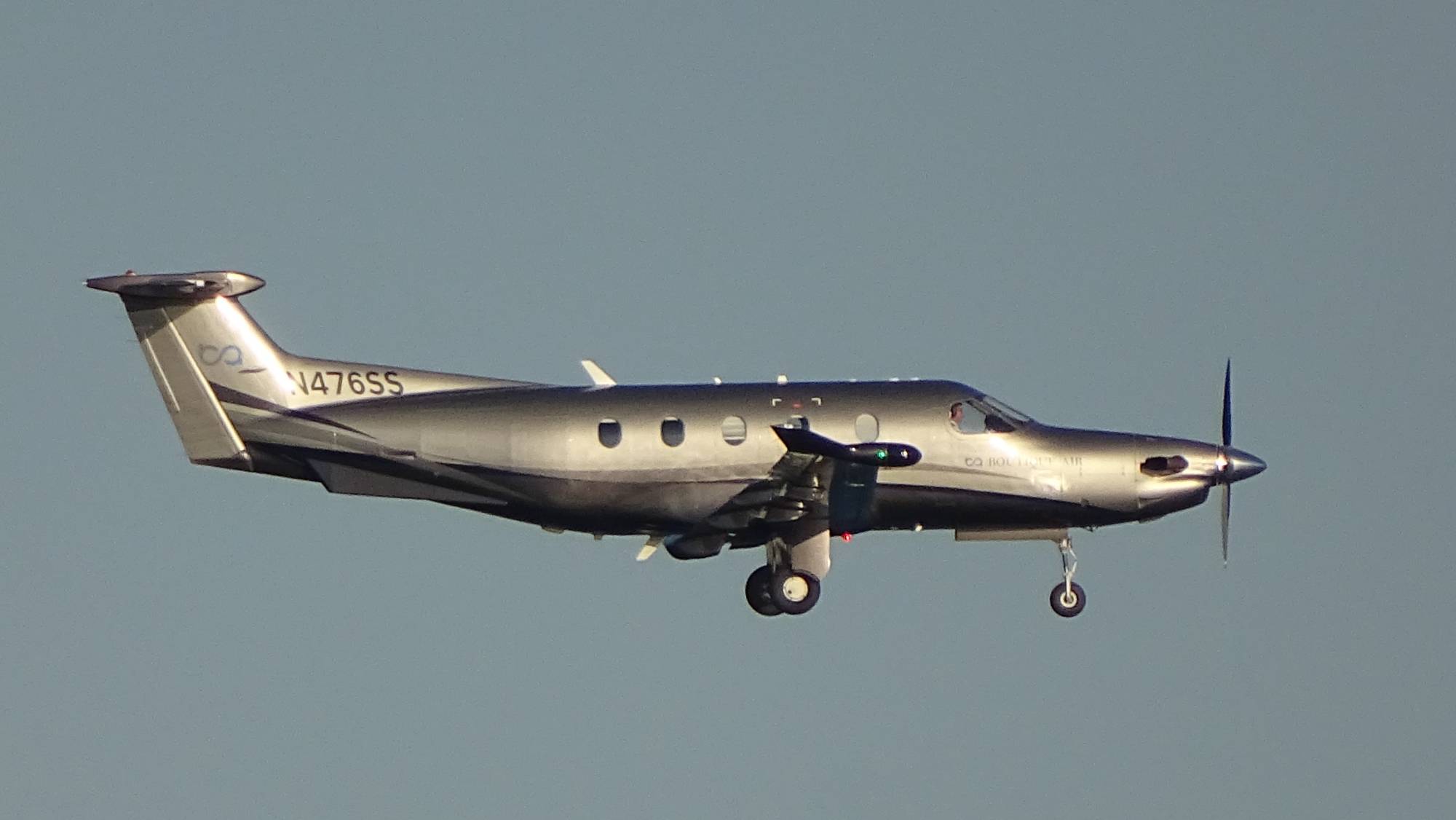 Boutique Air N476SS at KBOS by DuckOnABike