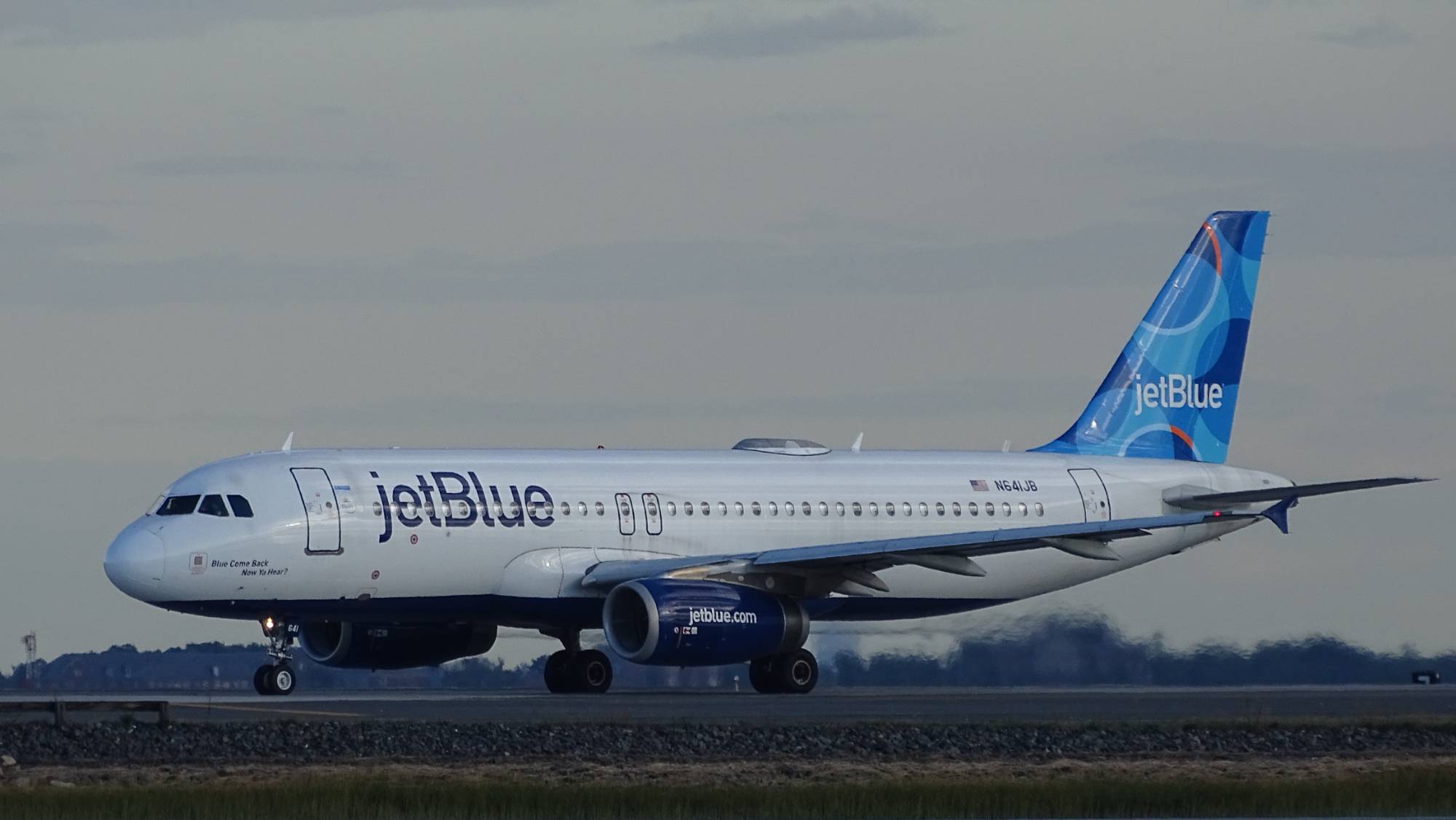 JetBlue N641JB at KBOS by DuckOnABike