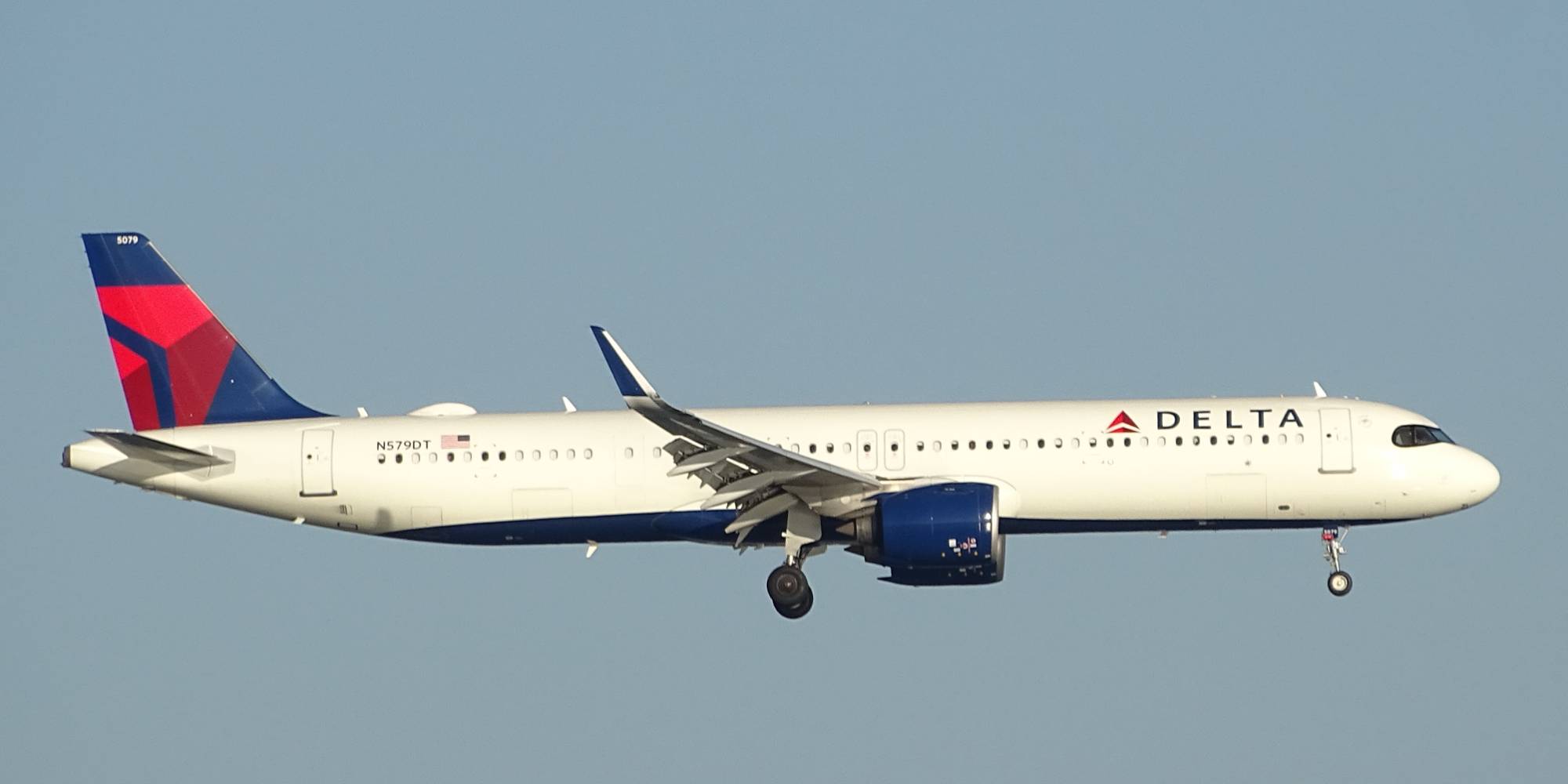 Delta Airlines N579DT at KBOS by DuckOnABike
