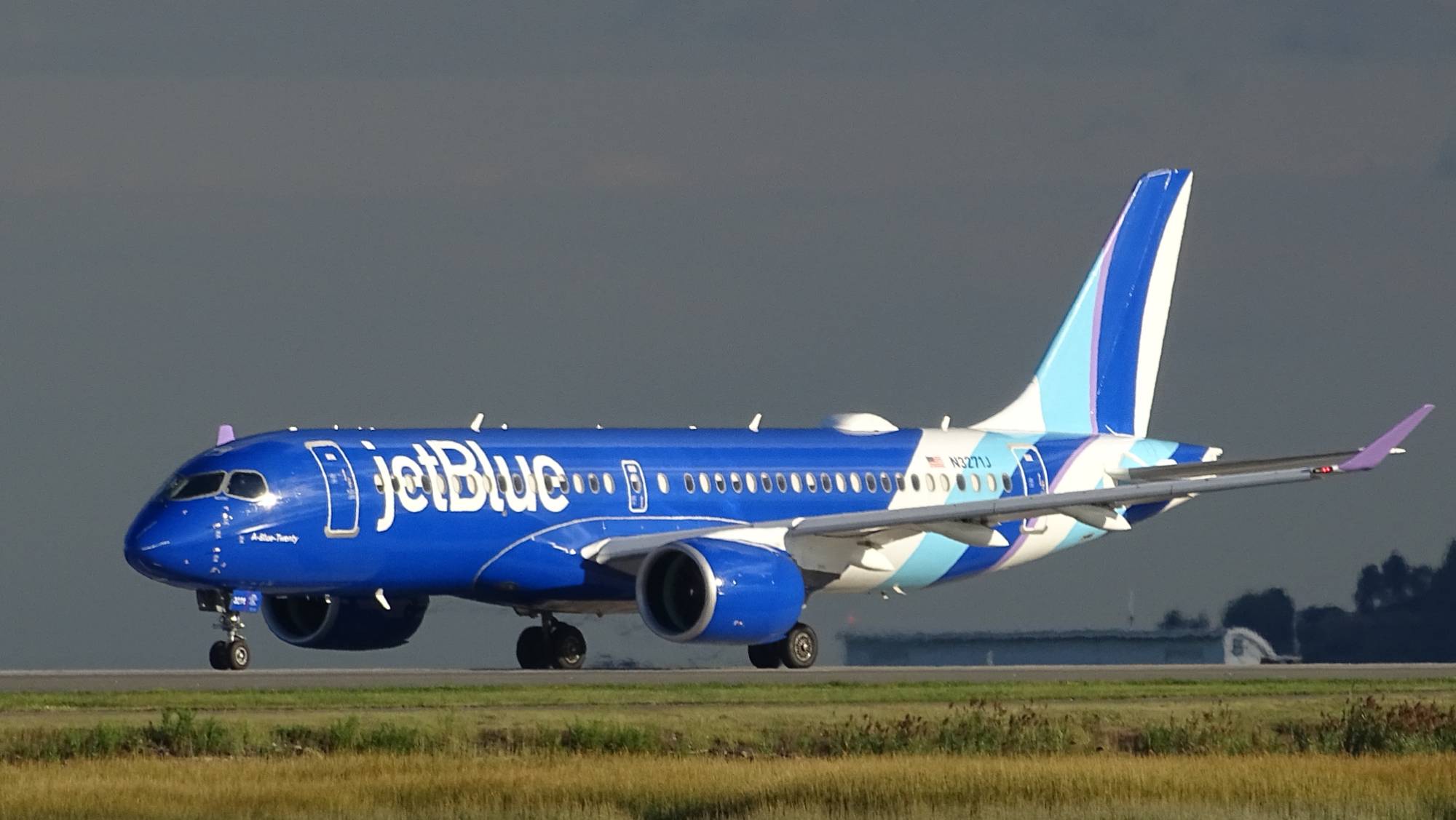 JetBlue N3271J at KBOS by DuckOnABike