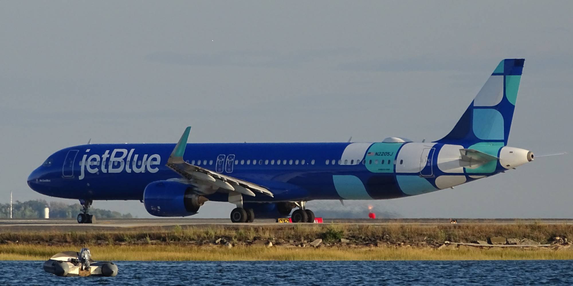 JetBlue N2205J at KBOS by DuckOnABike