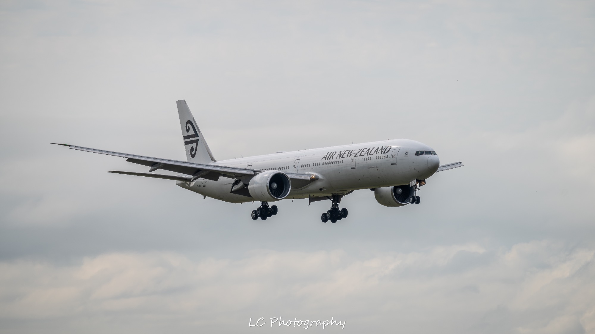 Air New Zealand ZK-OKU at YBBN by LC_Photography