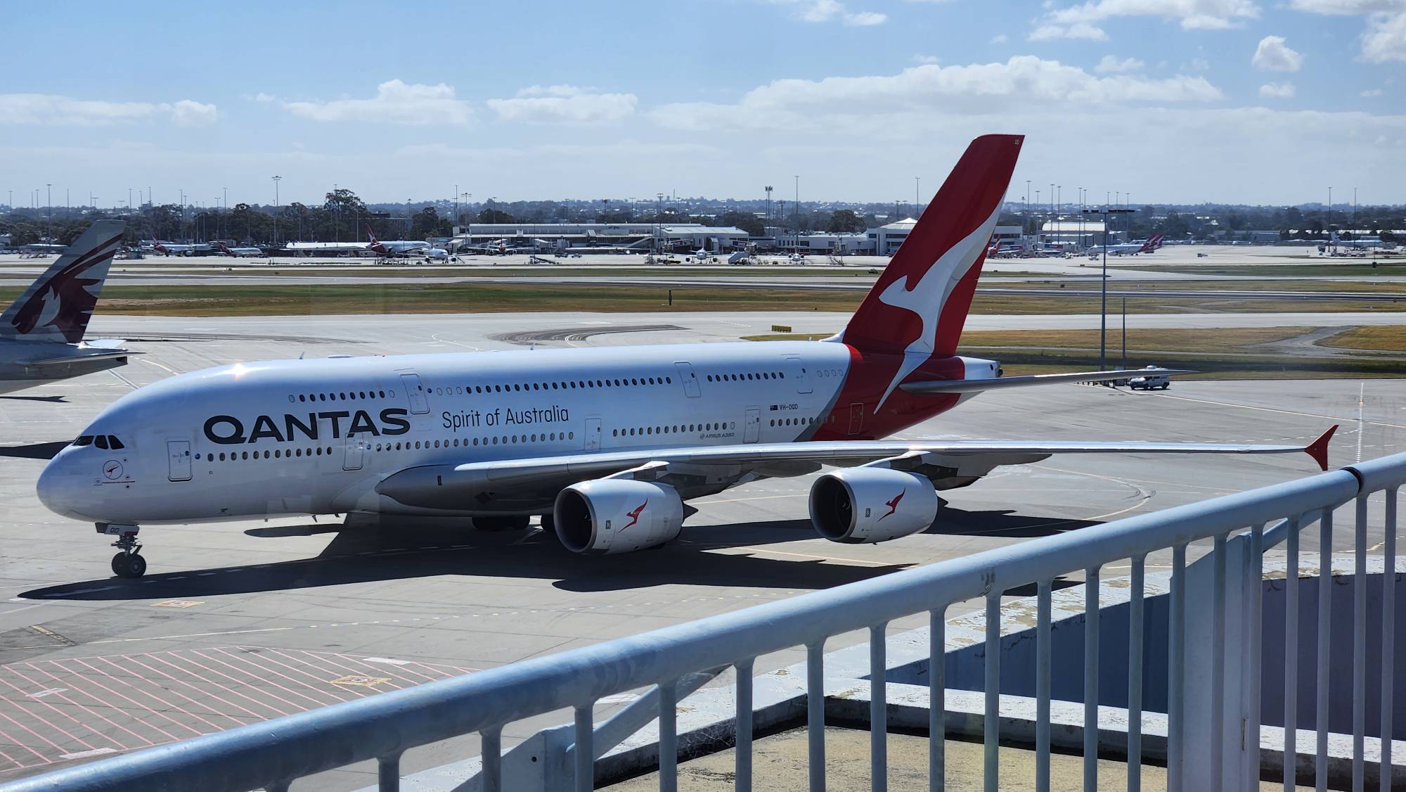 Qantas VH-OQD at YPPH by boydbayley