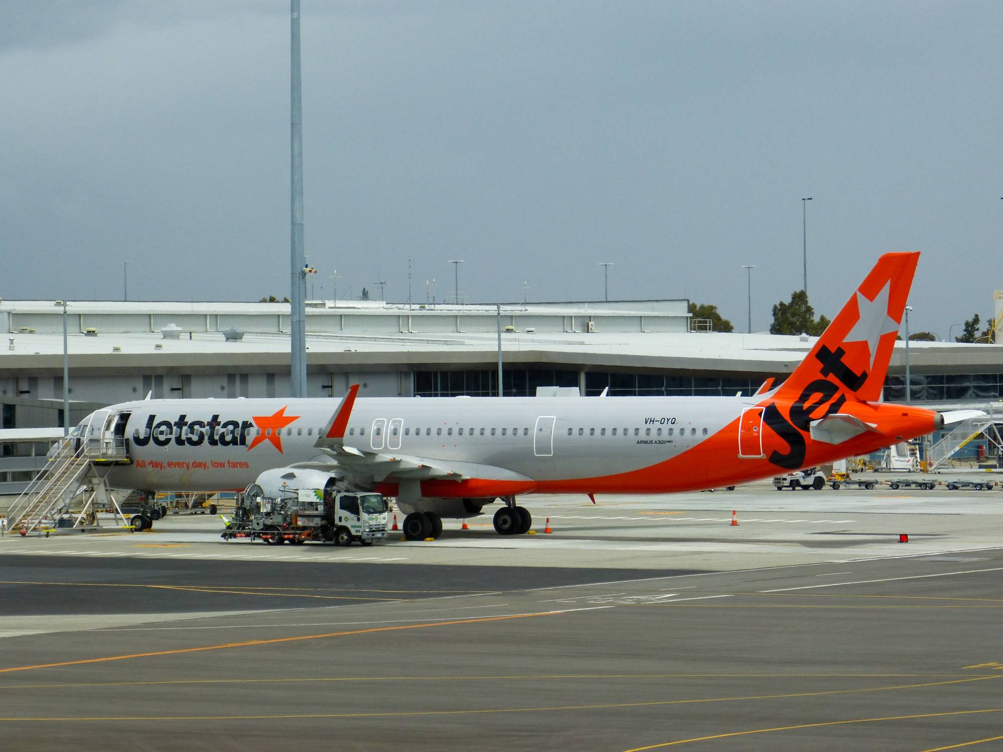 Jetstar VH-OYQ at YPPH by boydbayley