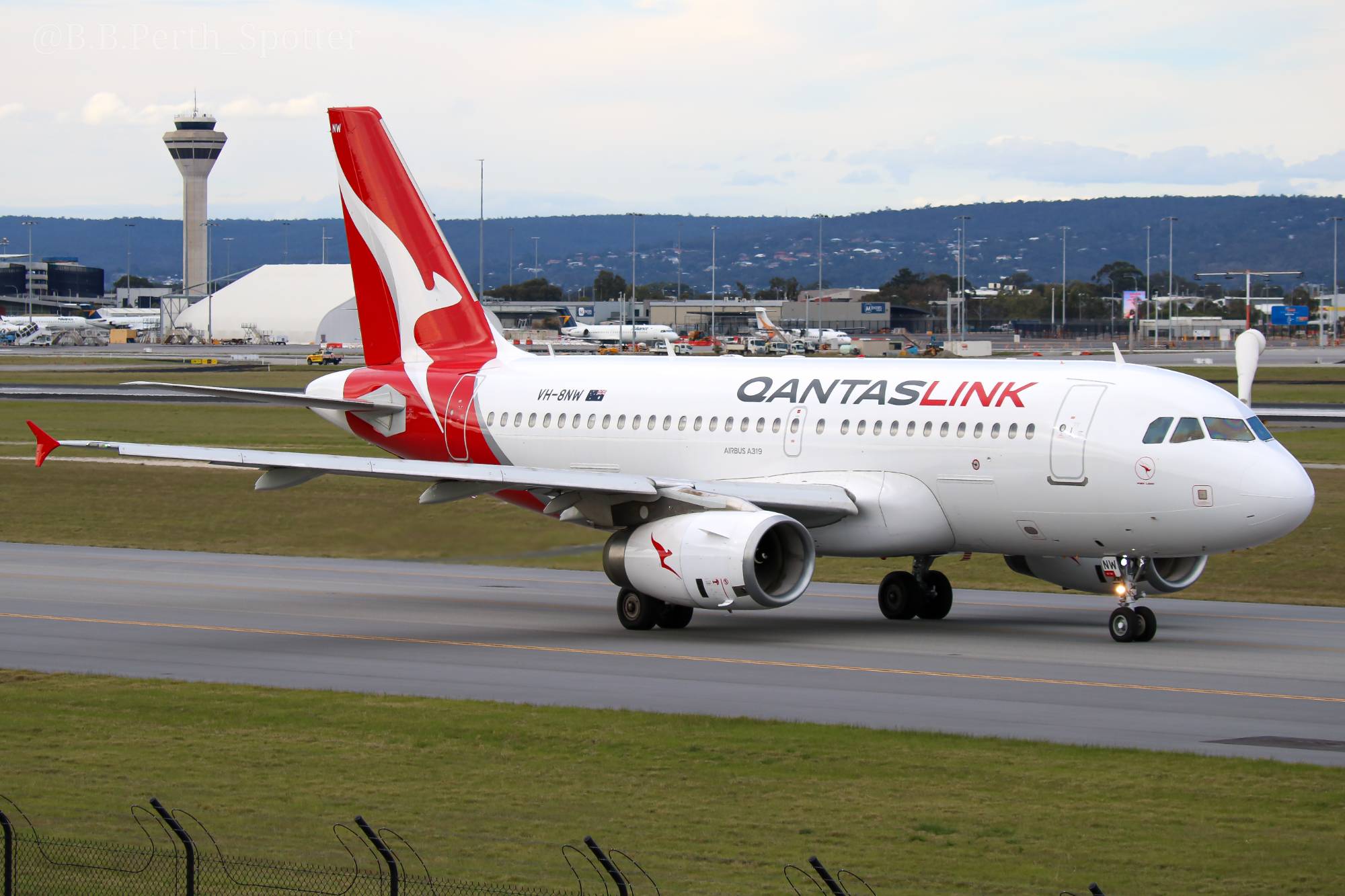 QantasLink VH-8NW at YPPH by boydbayley