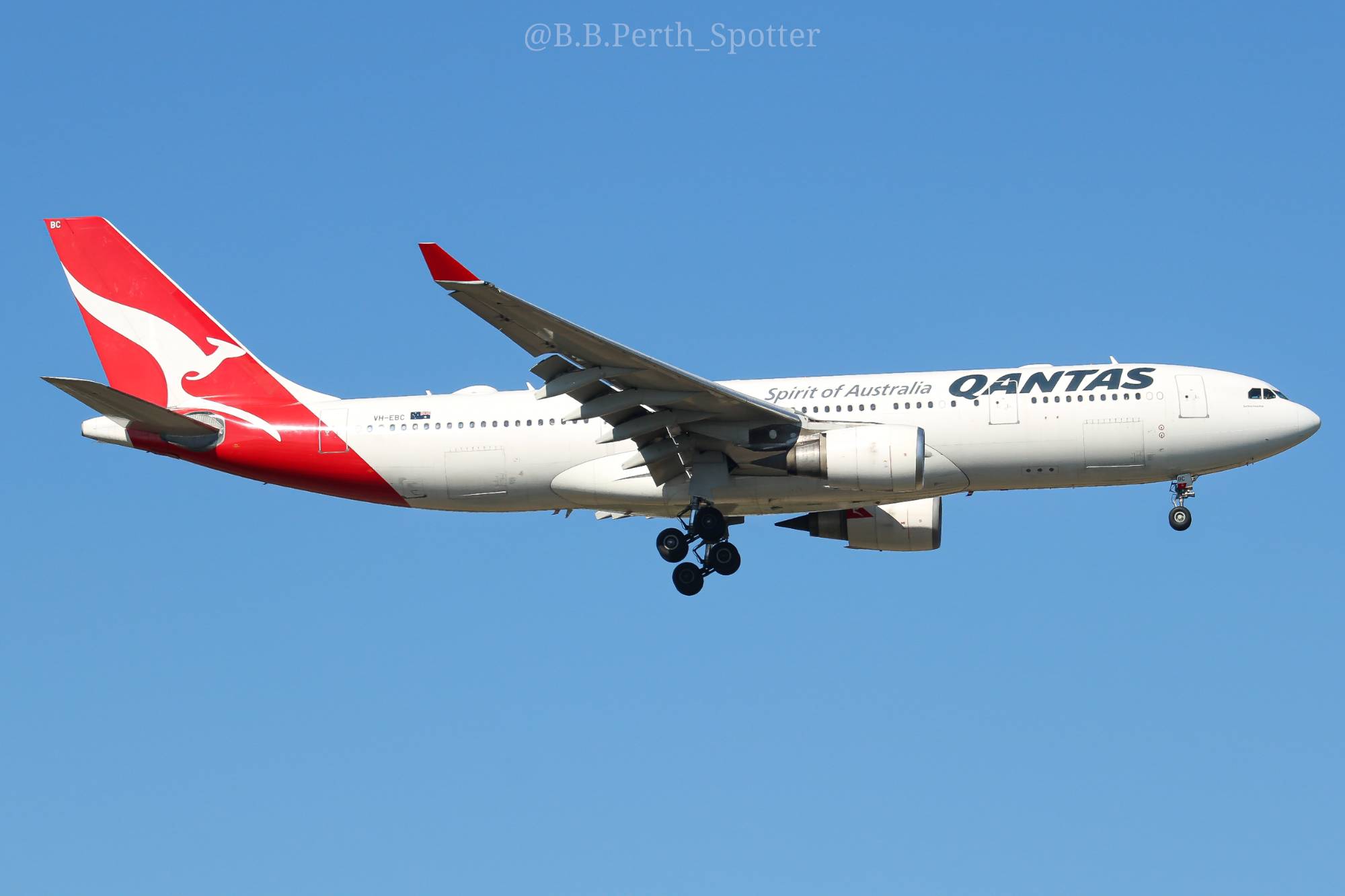 Qantas VH-EBC at YPPH by boydbayley