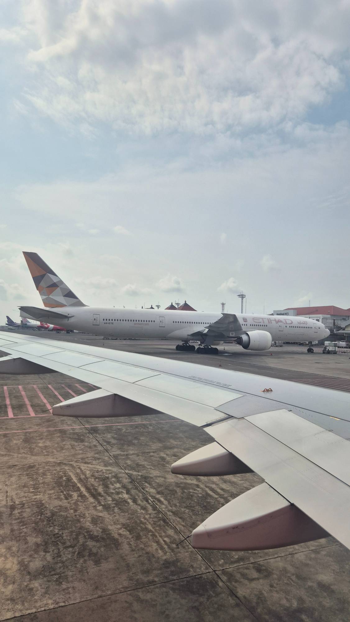 Etihad Airways A6-ETE at WADD by boydbayley