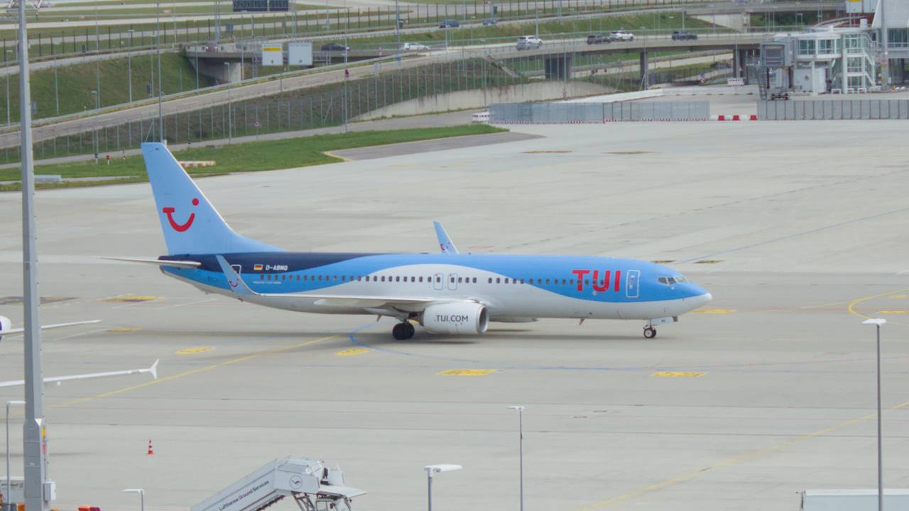 TUI fly D-ABNQ at EDDM by ThomasBent