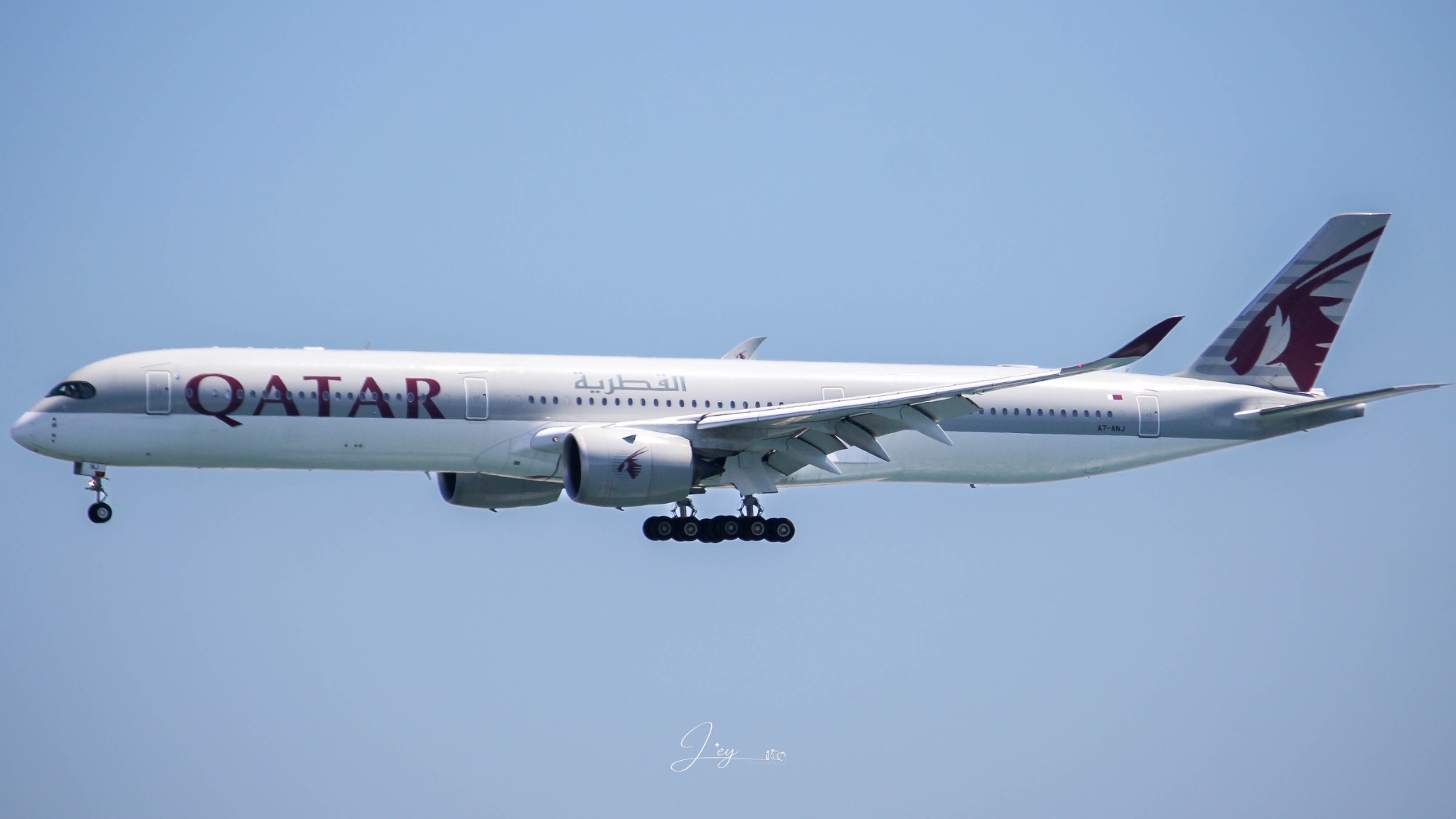 Qatar A7-ANJ at LFMN by Leyphotography