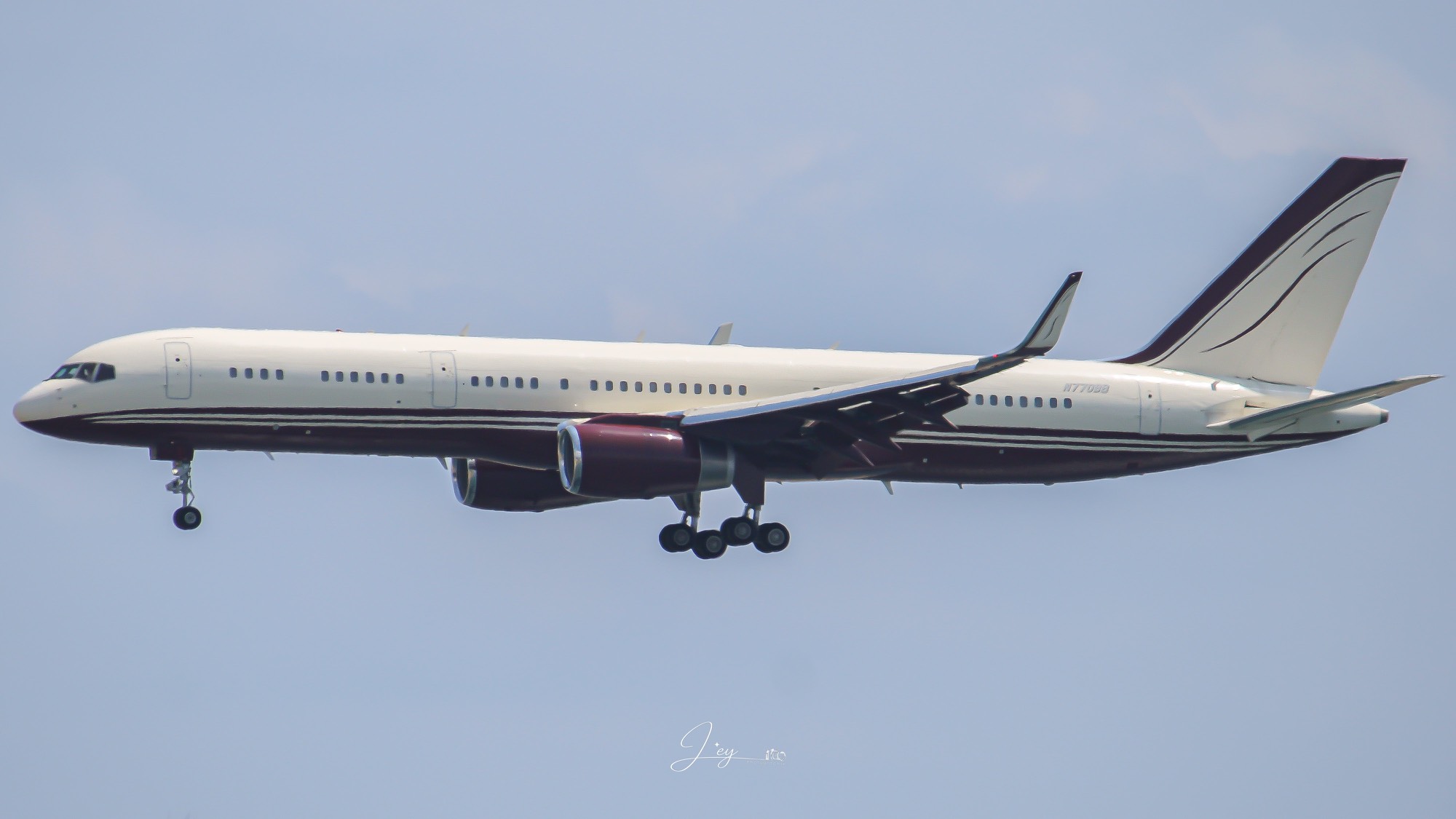 N770BB at LFMN by Leyphotography