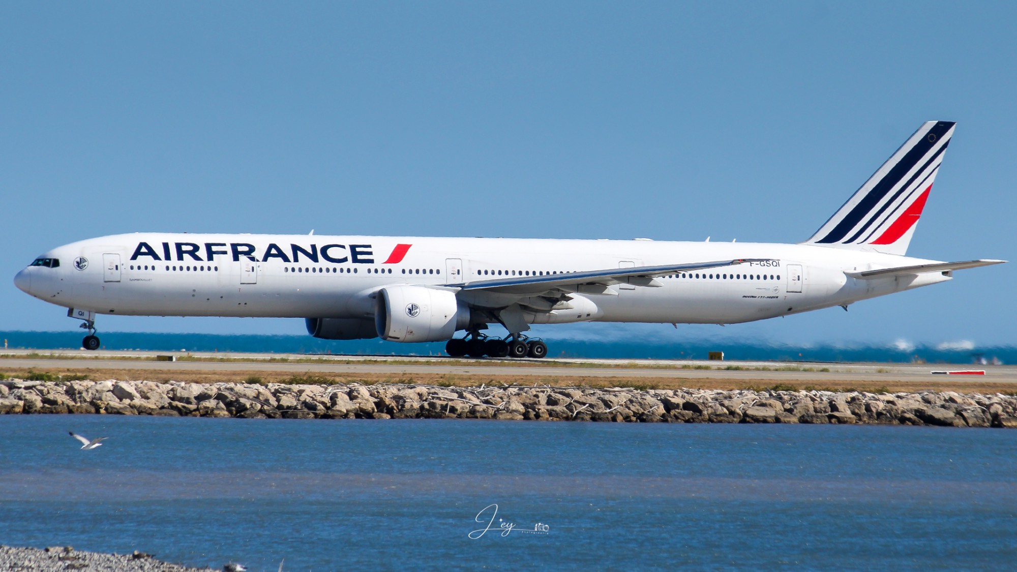 Air France F-GSQI at LFMN by Leyphotography