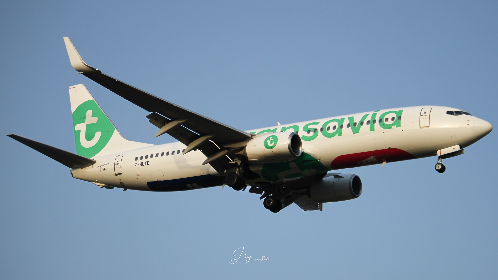 Transavia F-HUYE at LFMN by Leyphotography