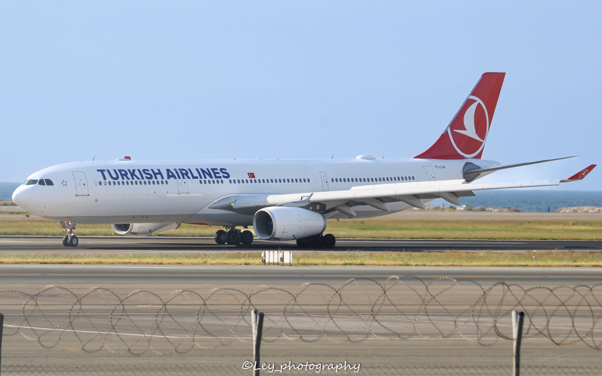 Turkish airline TC-LOA at LFMN by Leyphotography