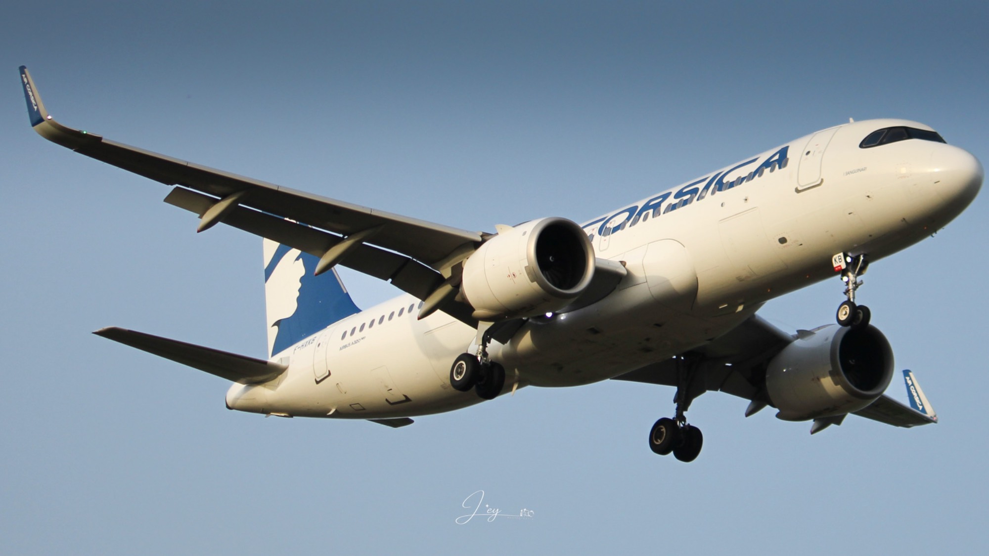 Air corsica F-HXKB at LFMN by Leyphotography