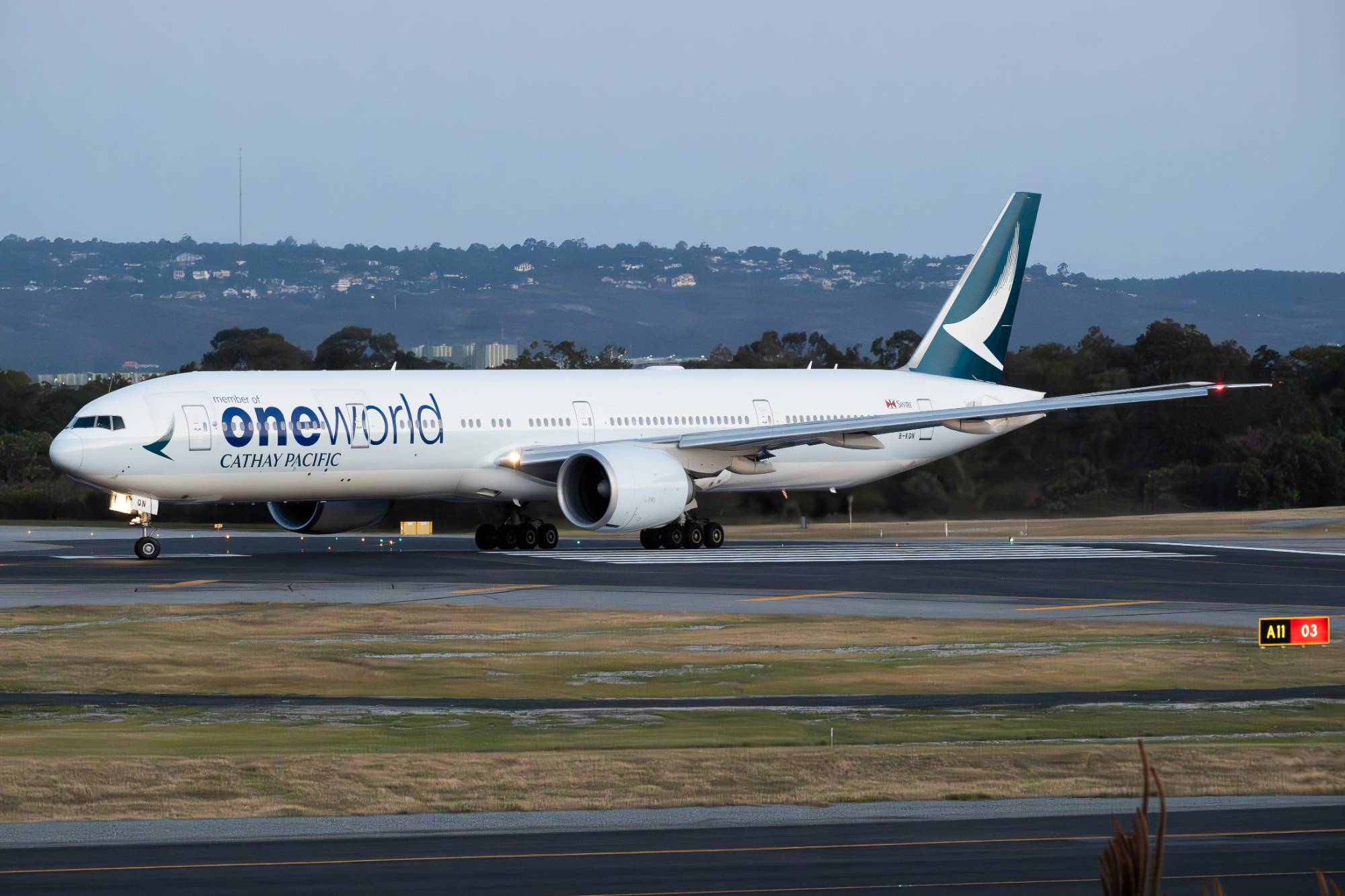 Cathay Pacific B-KQN at YPPH by Dyln