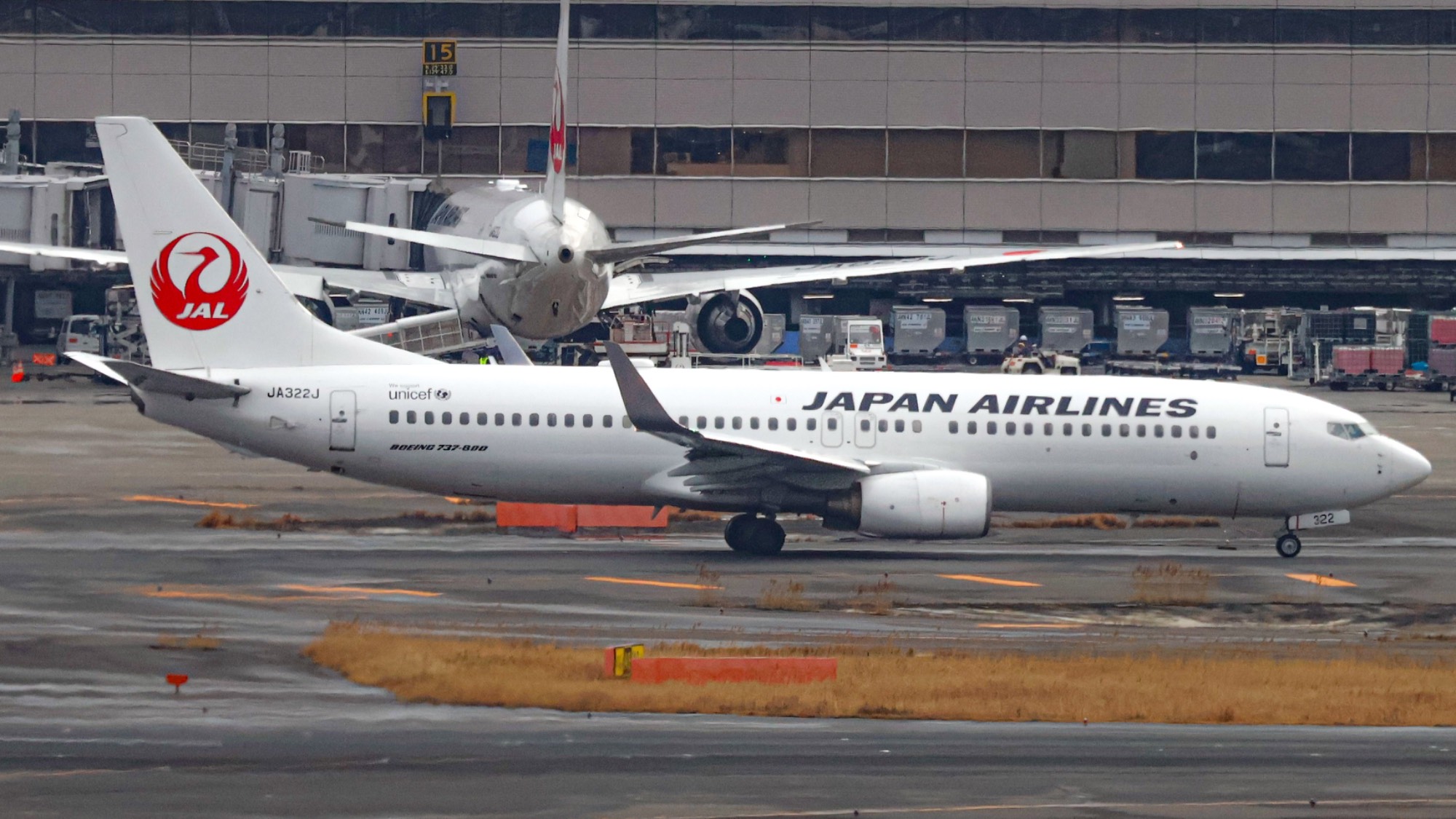 Japan Airlines JA322J at RJTT by JBs_Aviation