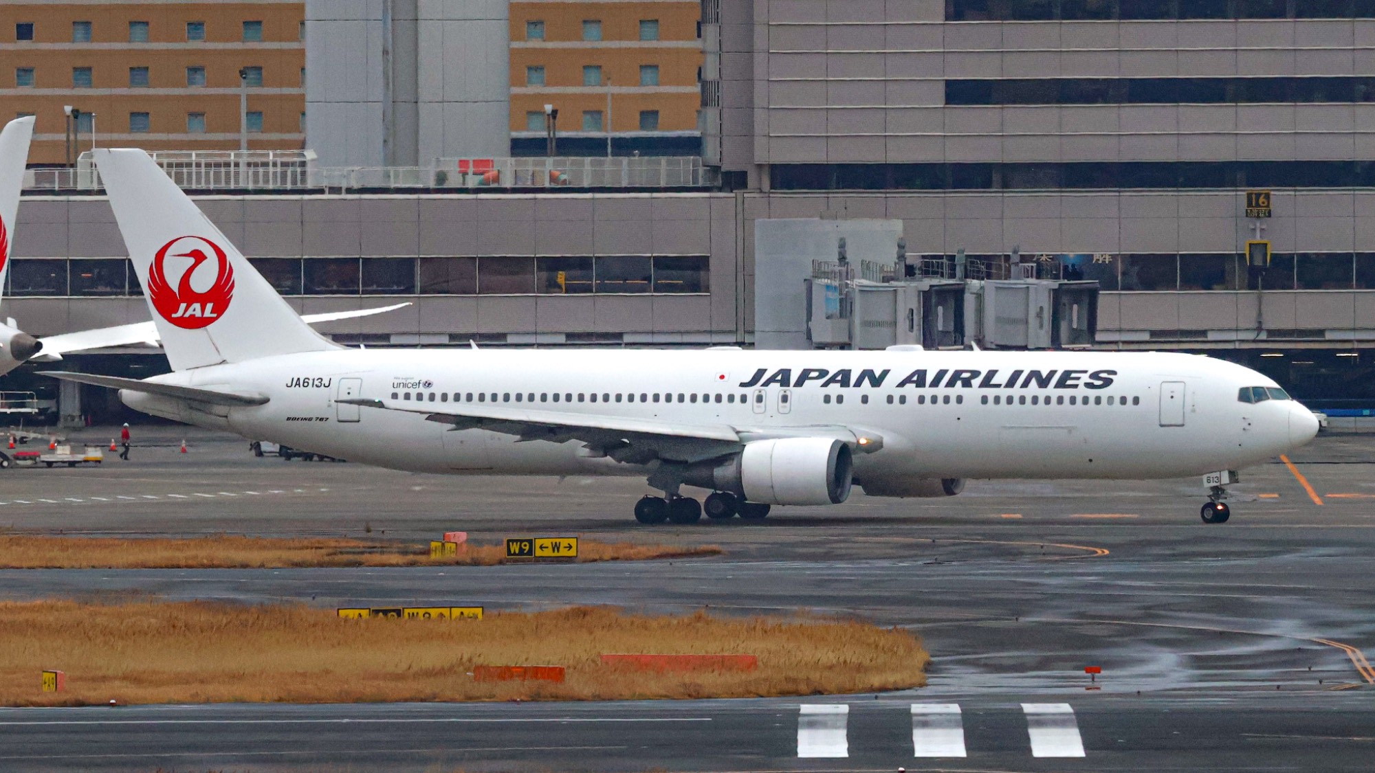 Japan Airlines JA613J at RJTT by JBs_Aviation