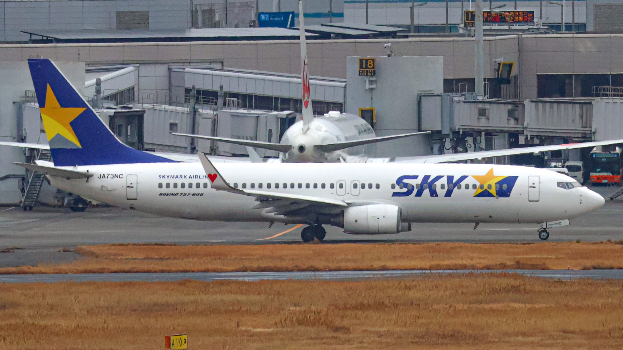Skymark Airlines JA73NC at RJTT by JBs_Aviation