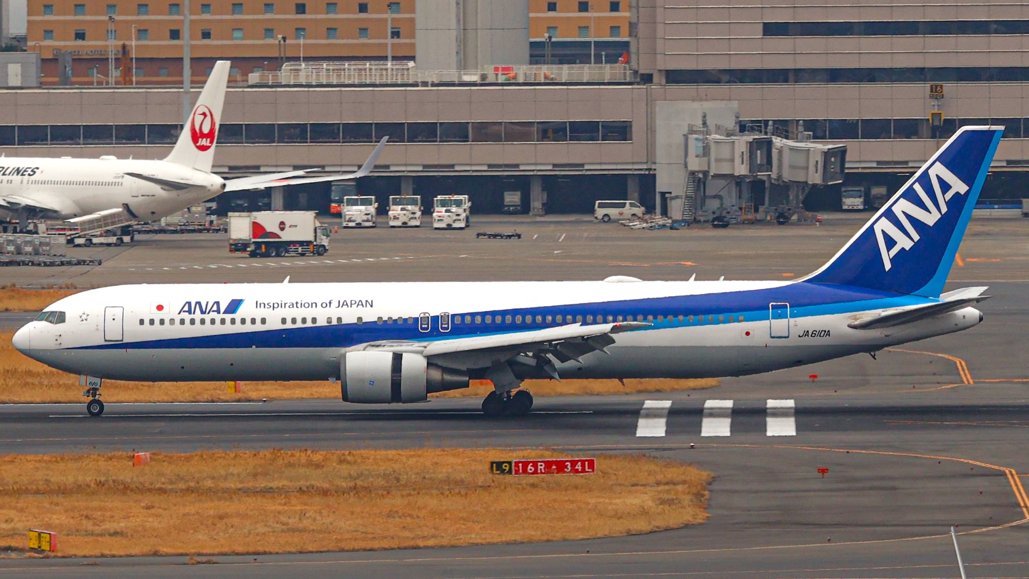 All Nippon Airways JA610A at RJTT by JBs_Aviation