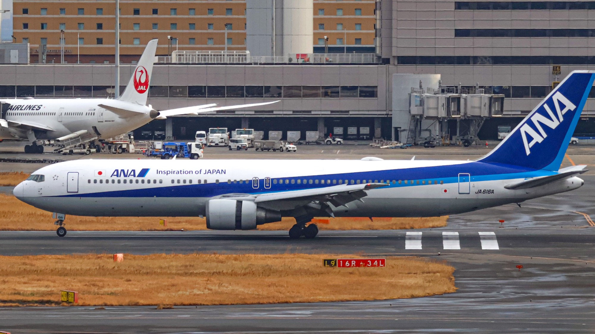 All Nippon Airways JA616A at RJTT by JBs_Aviation