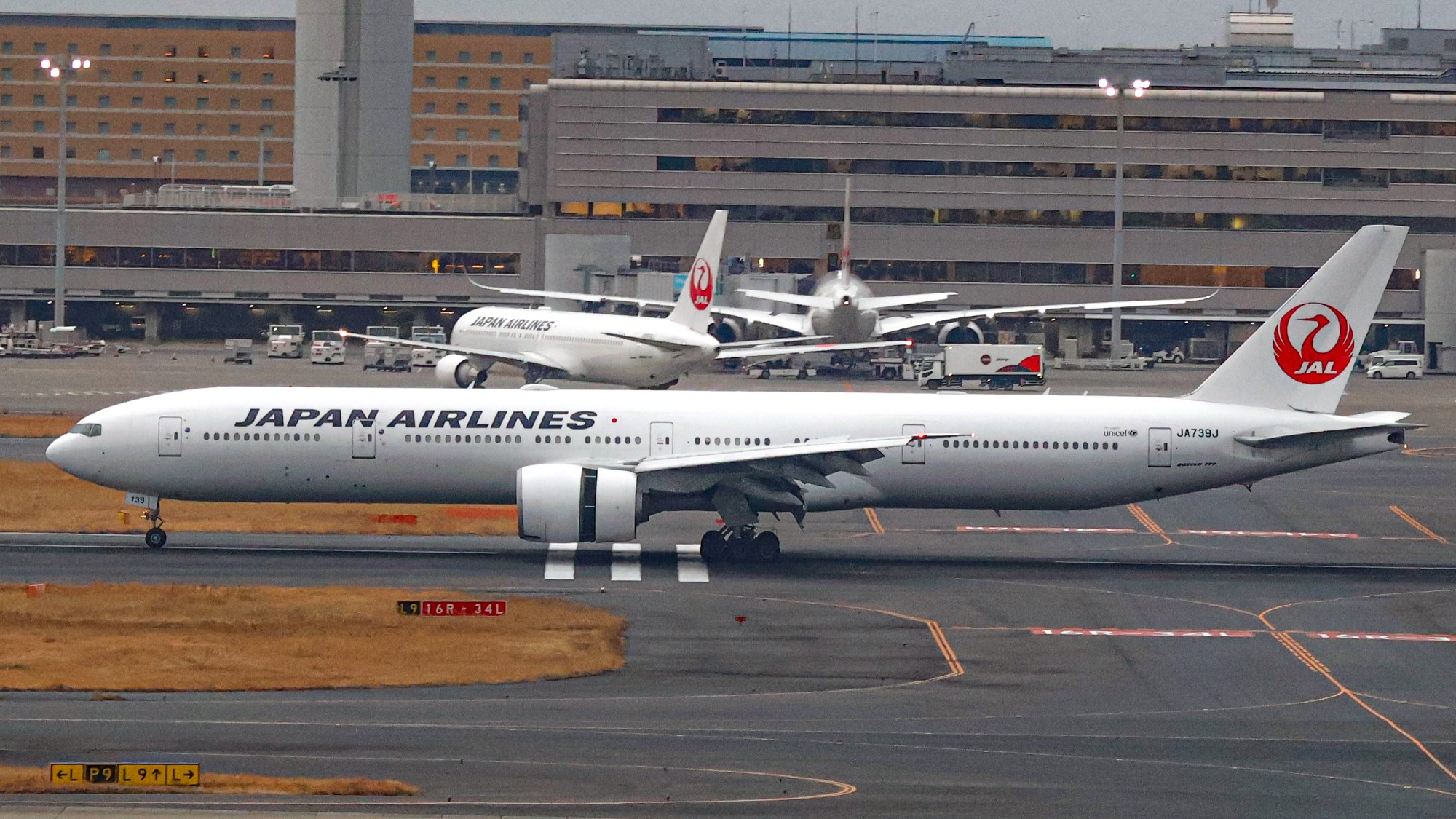 Japan Airlines JA739J at RJTT by JBs_Aviation
