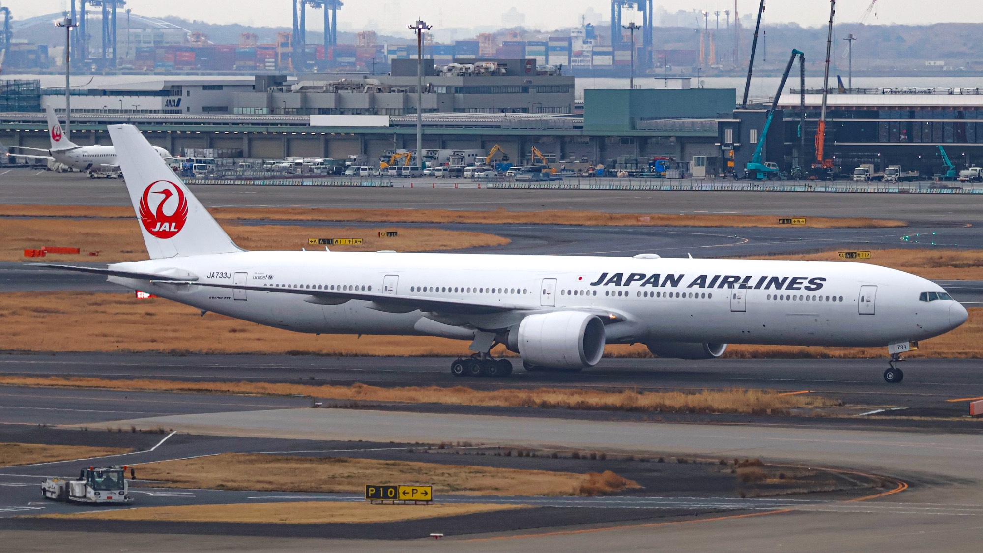 Japan Airlines JA733J at RJTT by JBs_Aviation
