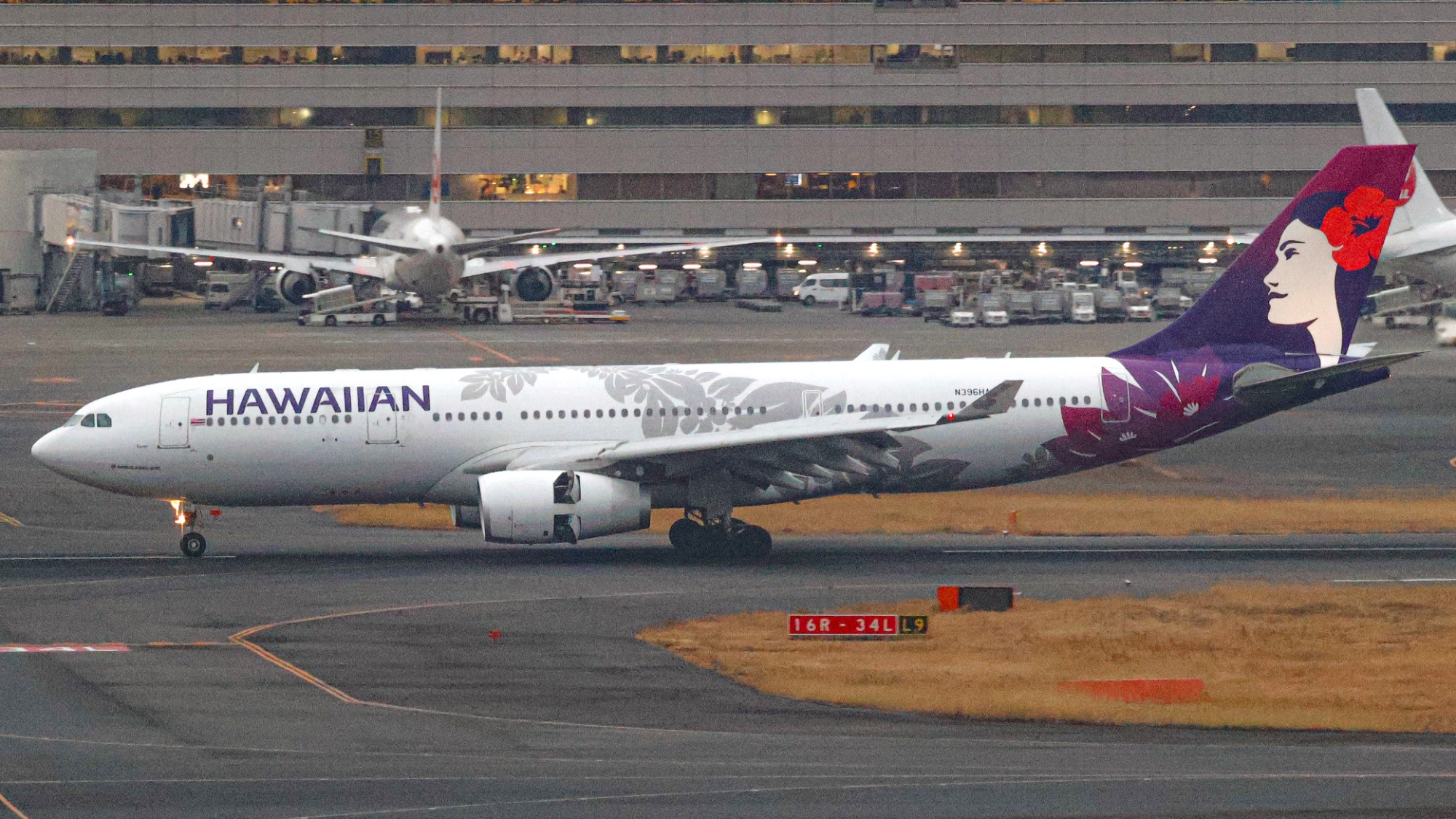 Hawaiian Airlines N396HA at RJTT by JBs_Aviation