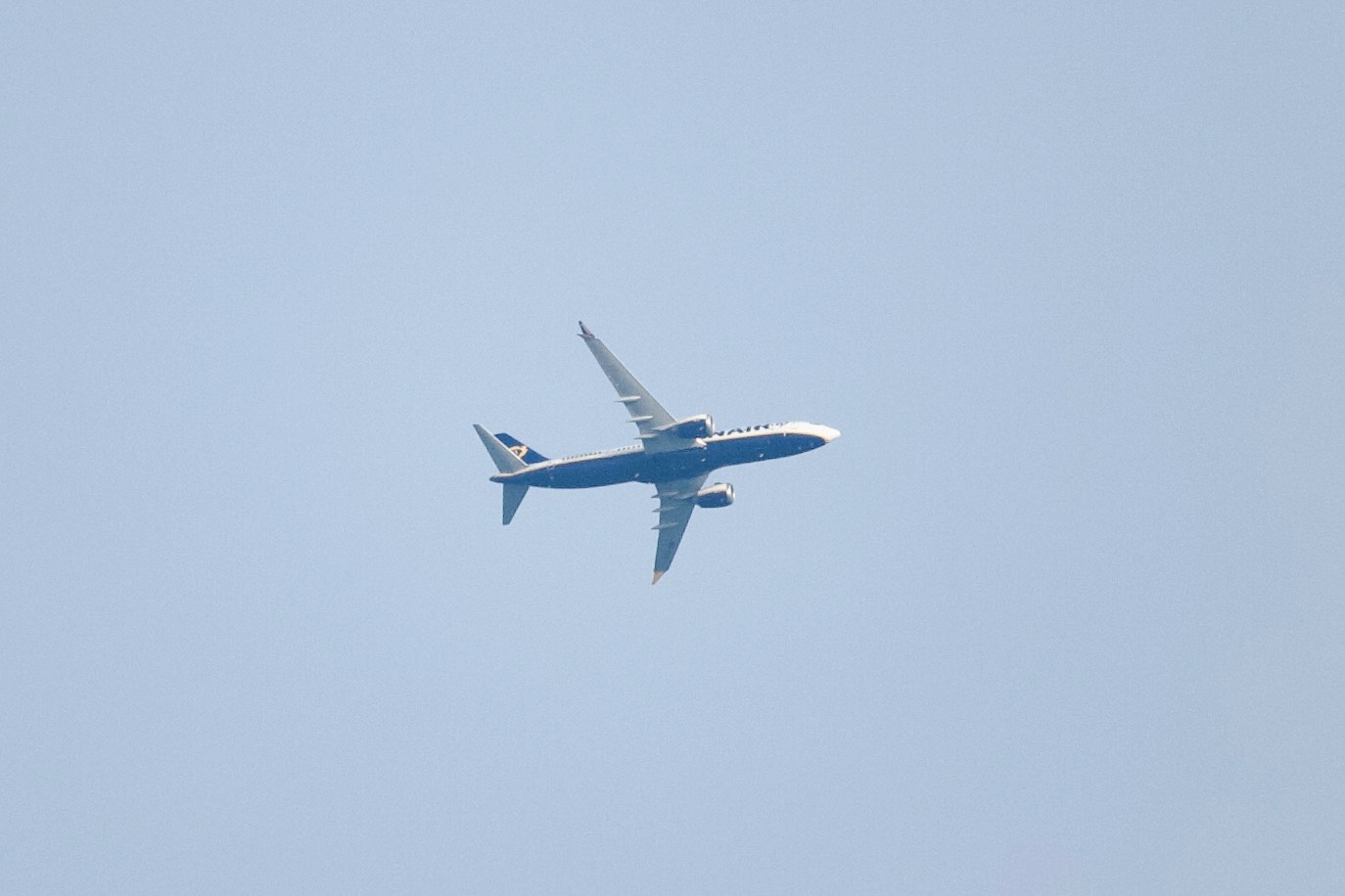 Ryan Air 9H-VUP at EIME by IrishAvgeek