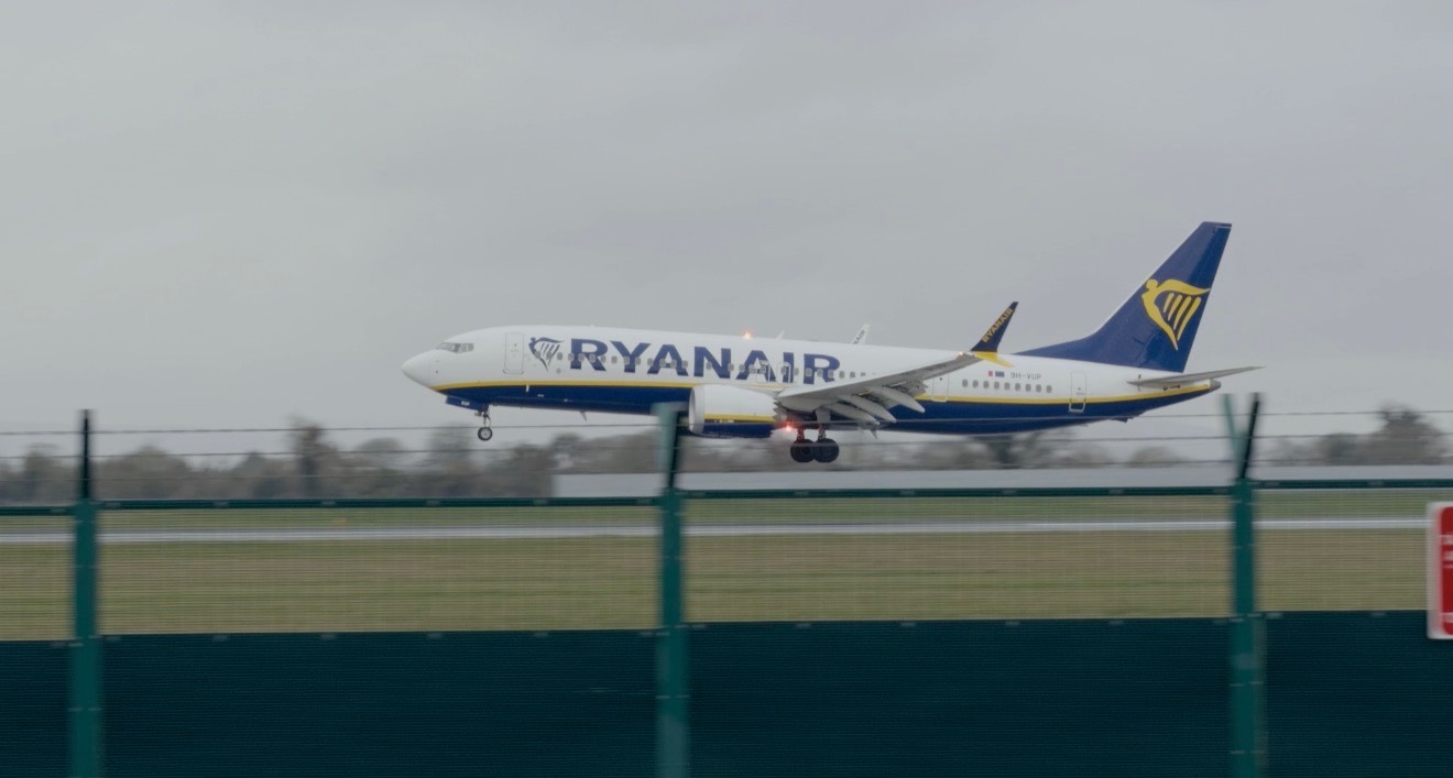 Ryan Air 9H-VUP at EIDW by IrishAvgeek
