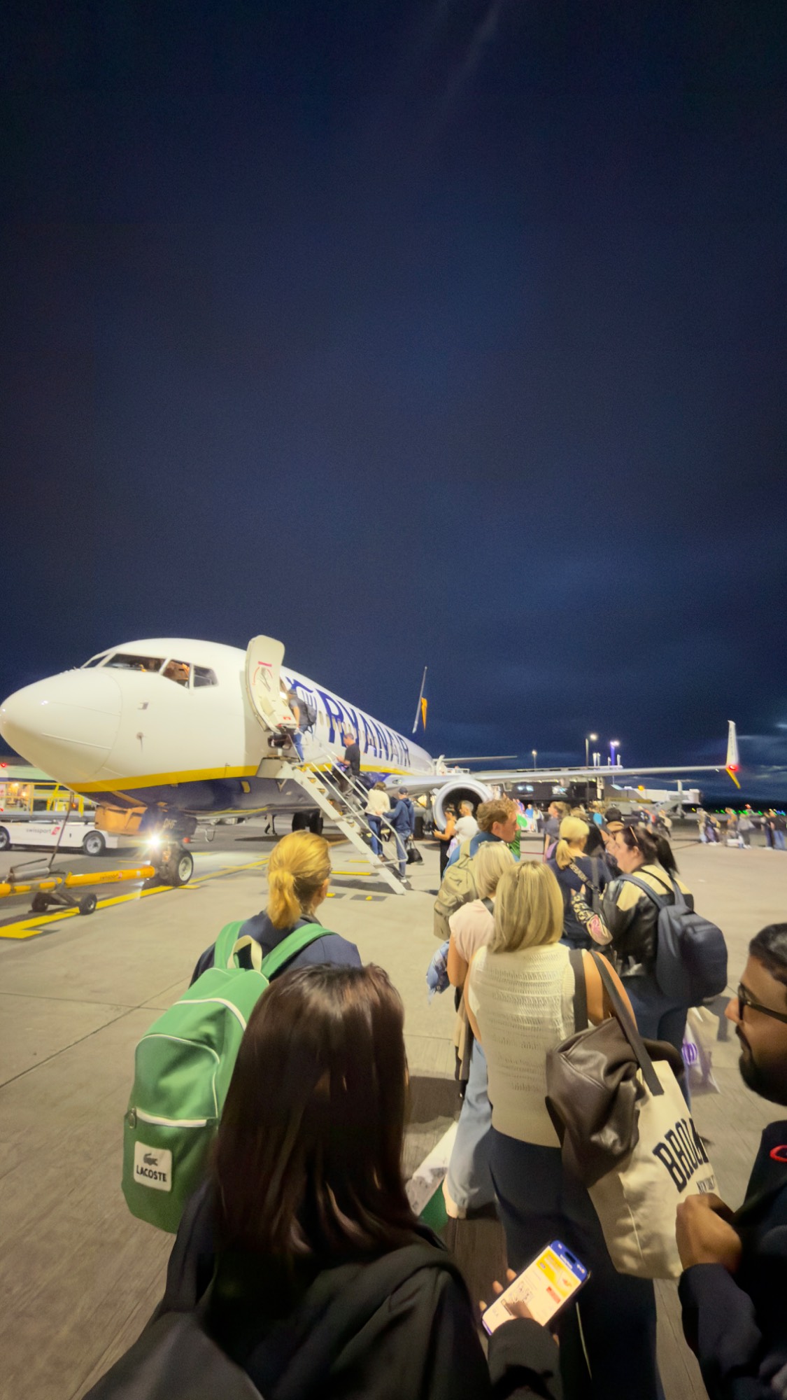 Ryanair EI-DHF at Egpf by IrishAvgeek
