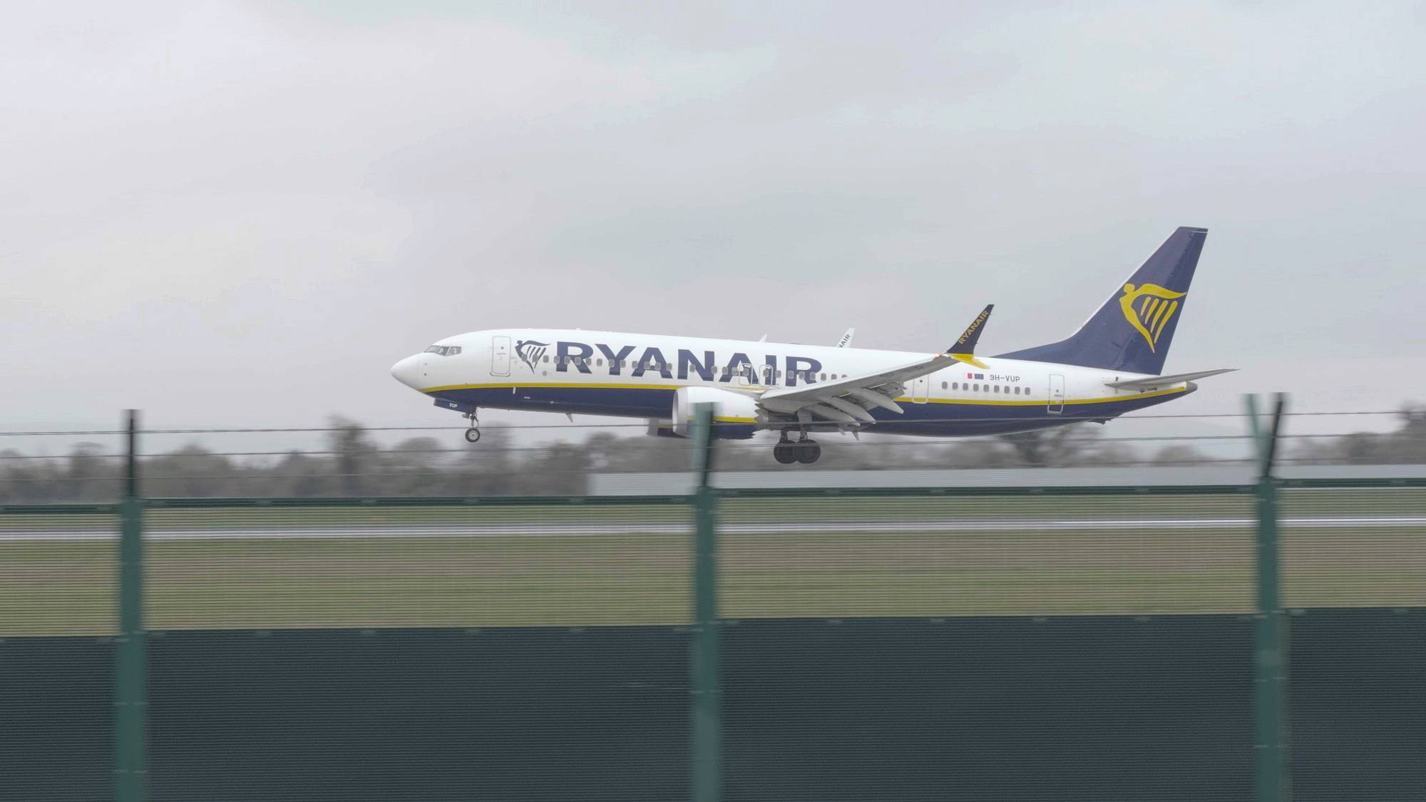 Ryan Air 9H-VUP at EIDW by IrishAvgeek