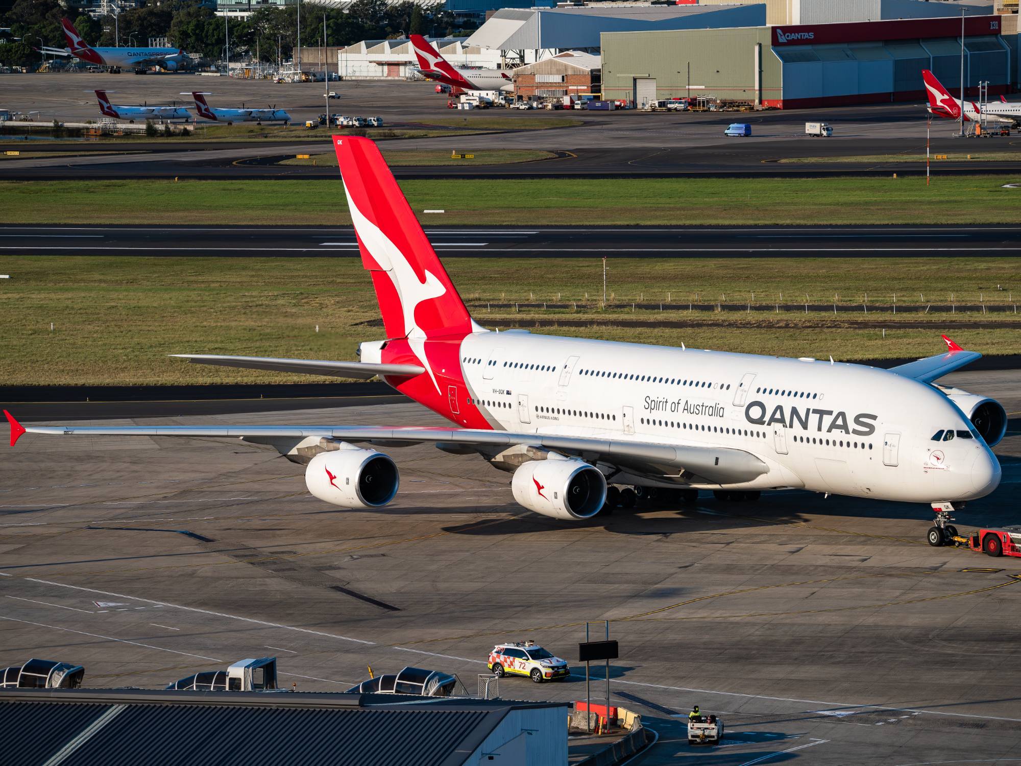 Qantas VH-OQK at YSSY by Sharpey
