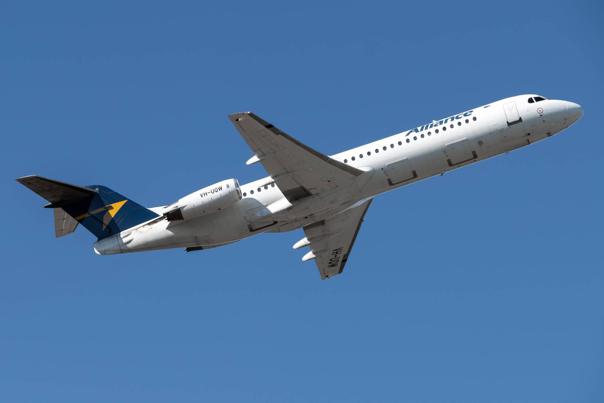 Alliance Airlines VH-UQW at YWLM by Sharpey