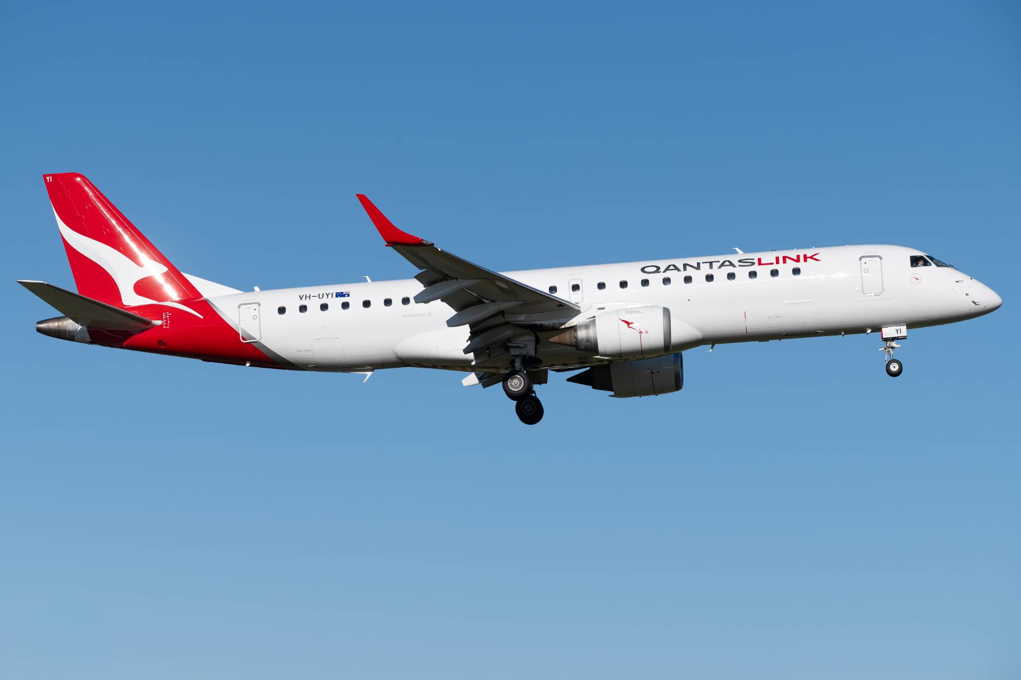 QantasLink VH-UYI at Ywlm by Sharpey