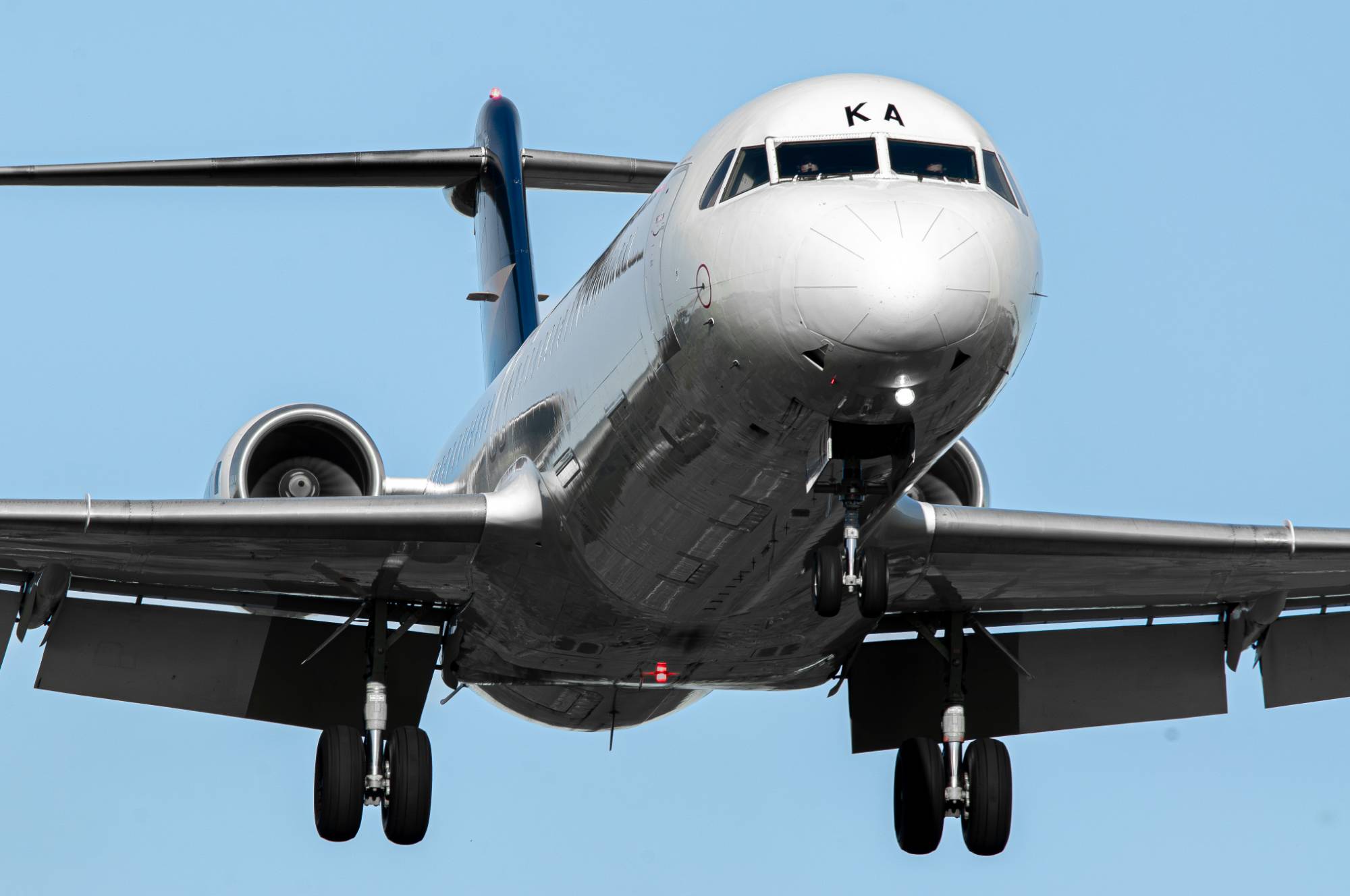 Alliance Airlines VH-FKA at YWLM by Sharpey