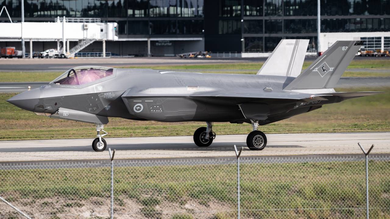 Royal Australian Air Force A35-067 at YWLM by Sharpey