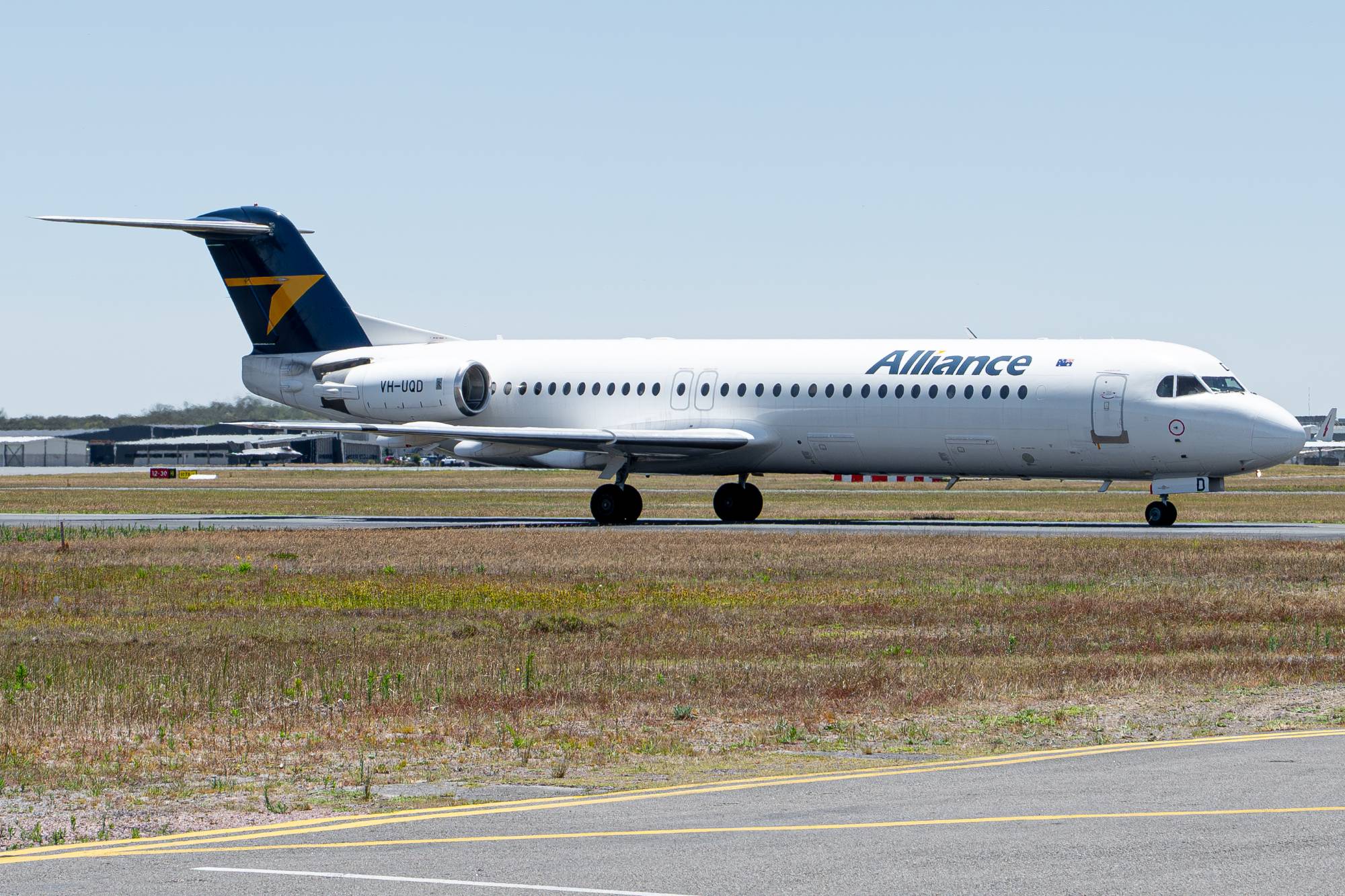 Alliance Airlines VH-UQD at YWLM by Sharpey