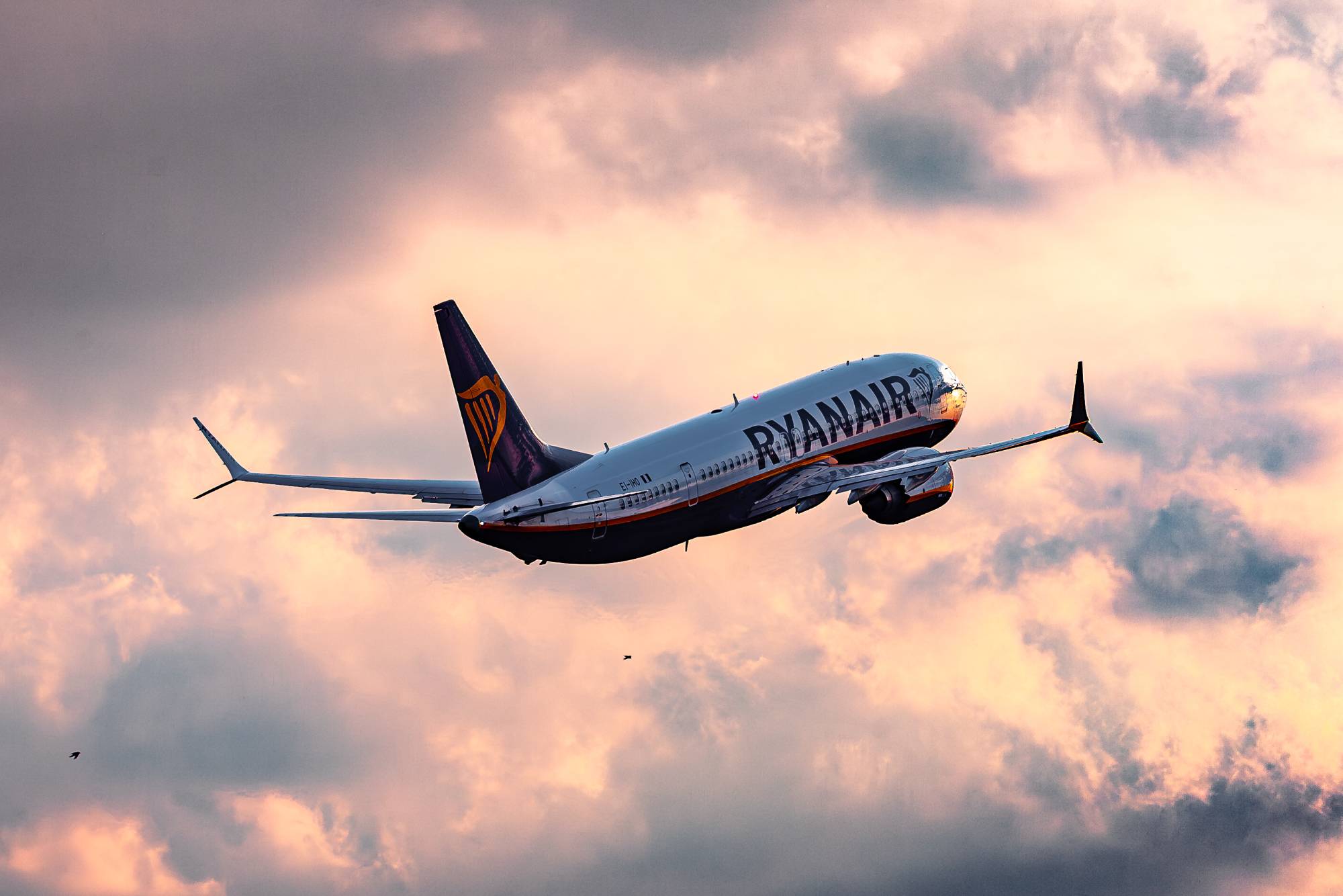 Ryanair EI-IHO at EPWR by Kevin