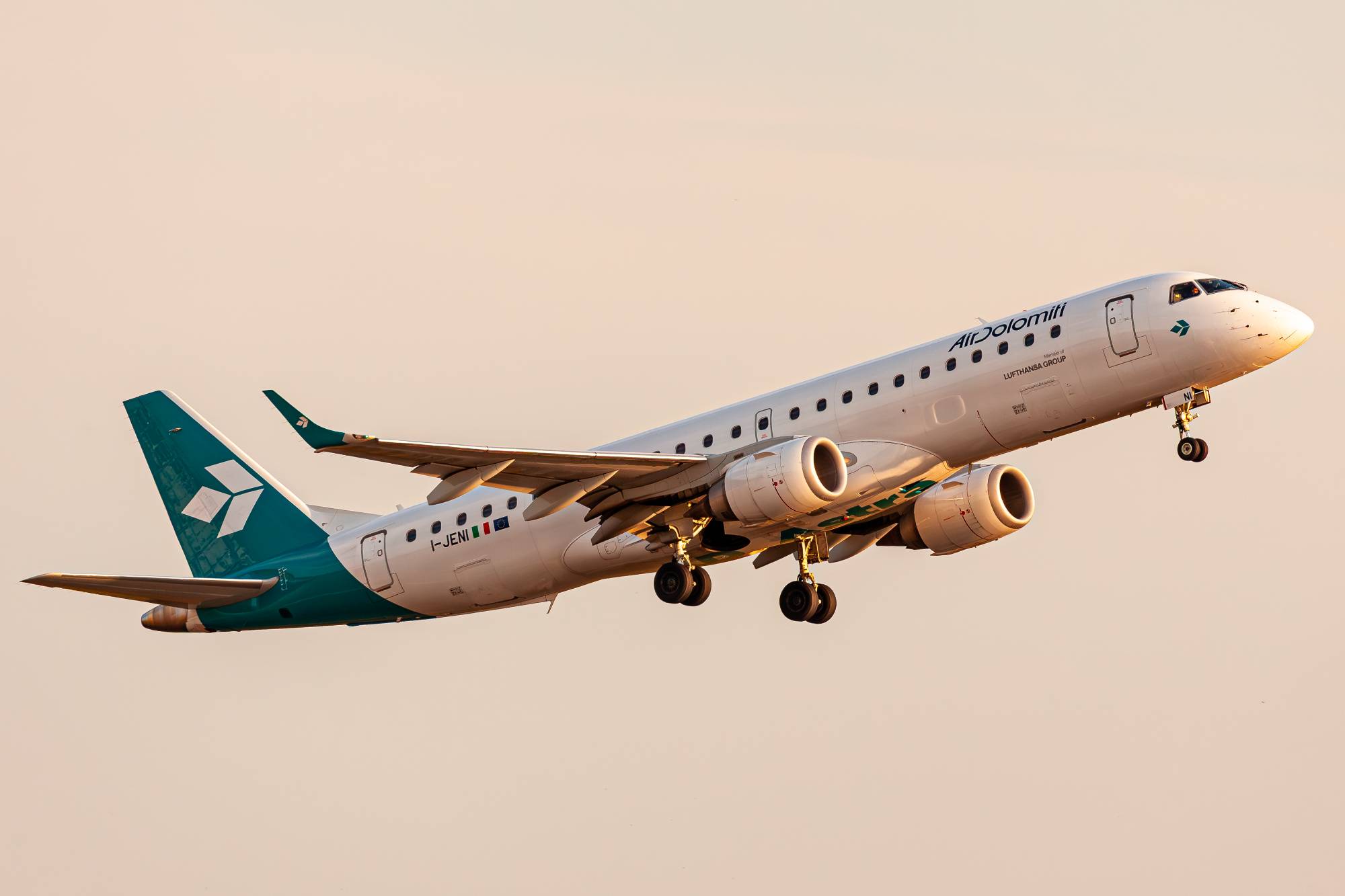 Air Dolomiti I-JENI at EPWR by Kevin