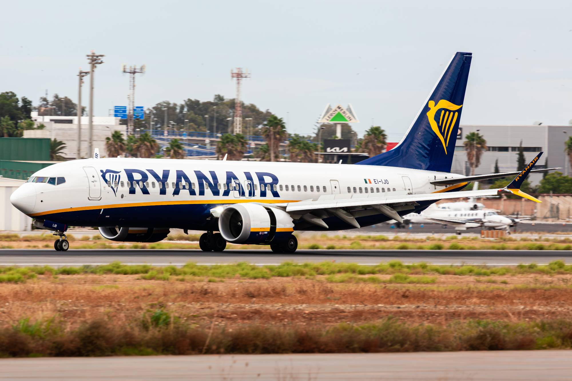 Ryanair EI-IJO at LEMG by Kevin