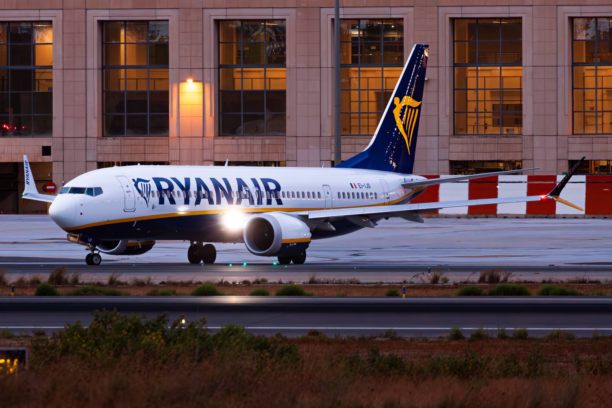 Ryanair EI-IJO at LEMG by Kevin