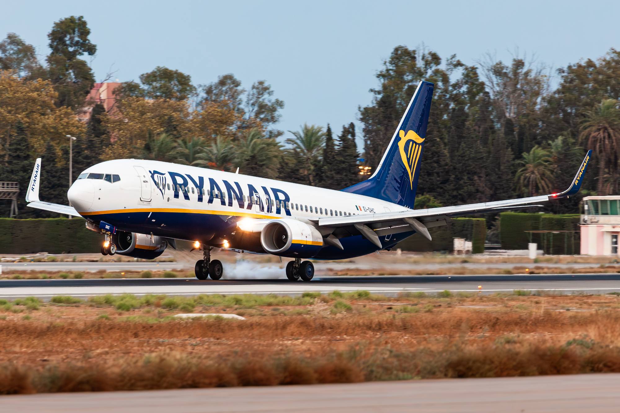 Ryanair EI-DHC at LEMG by Kevin