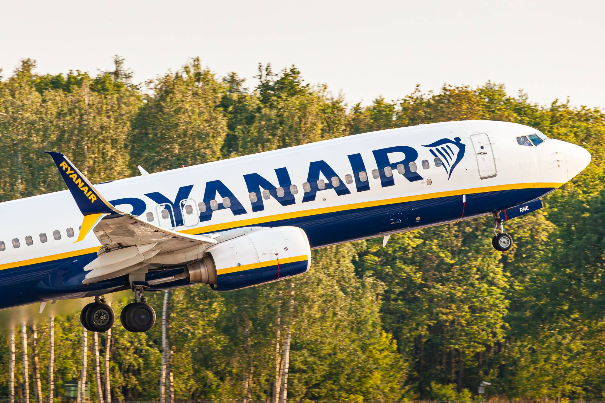 Ryanair SP-RNE at EPWR by Kevin